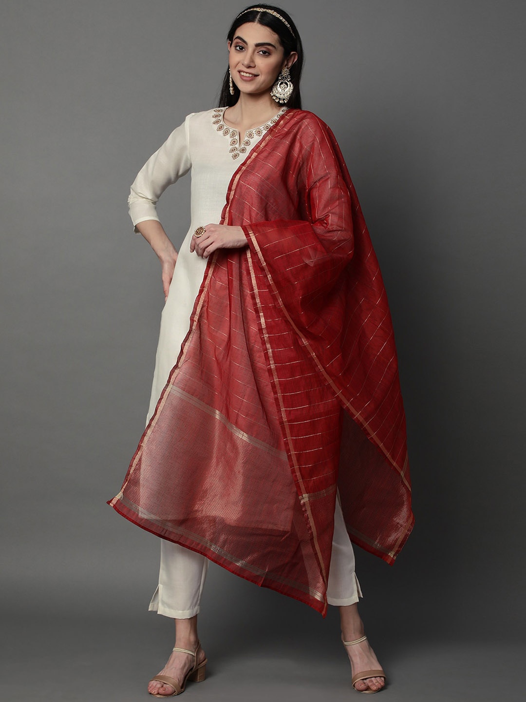 

HEEPOSH Embroidered Regular Thread Work Straight Kurta With Trousers & Dupatta, Cream