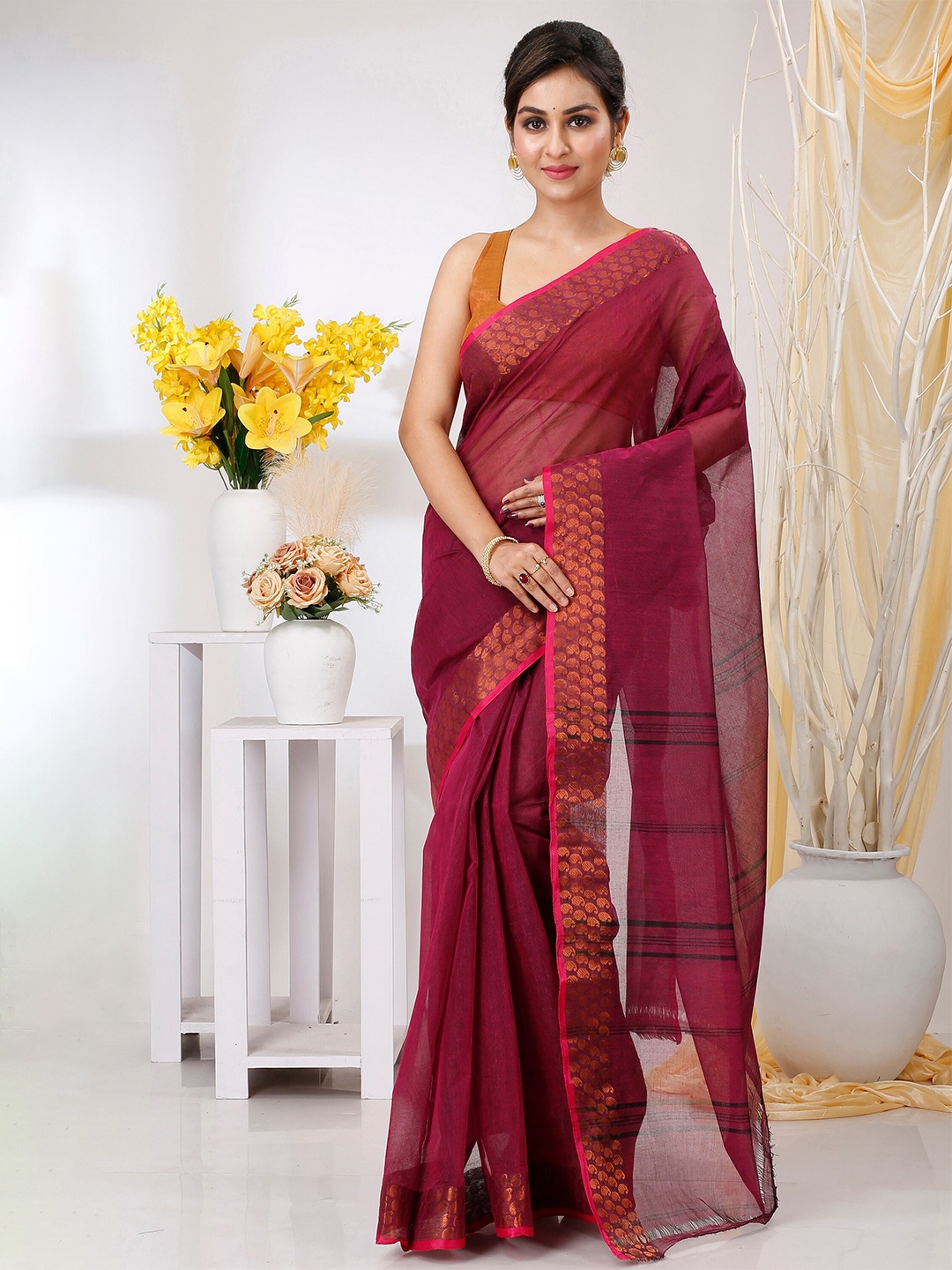

DipDiya Geometric Woven Design Zari Pure Cotton Taant Saree, Maroon