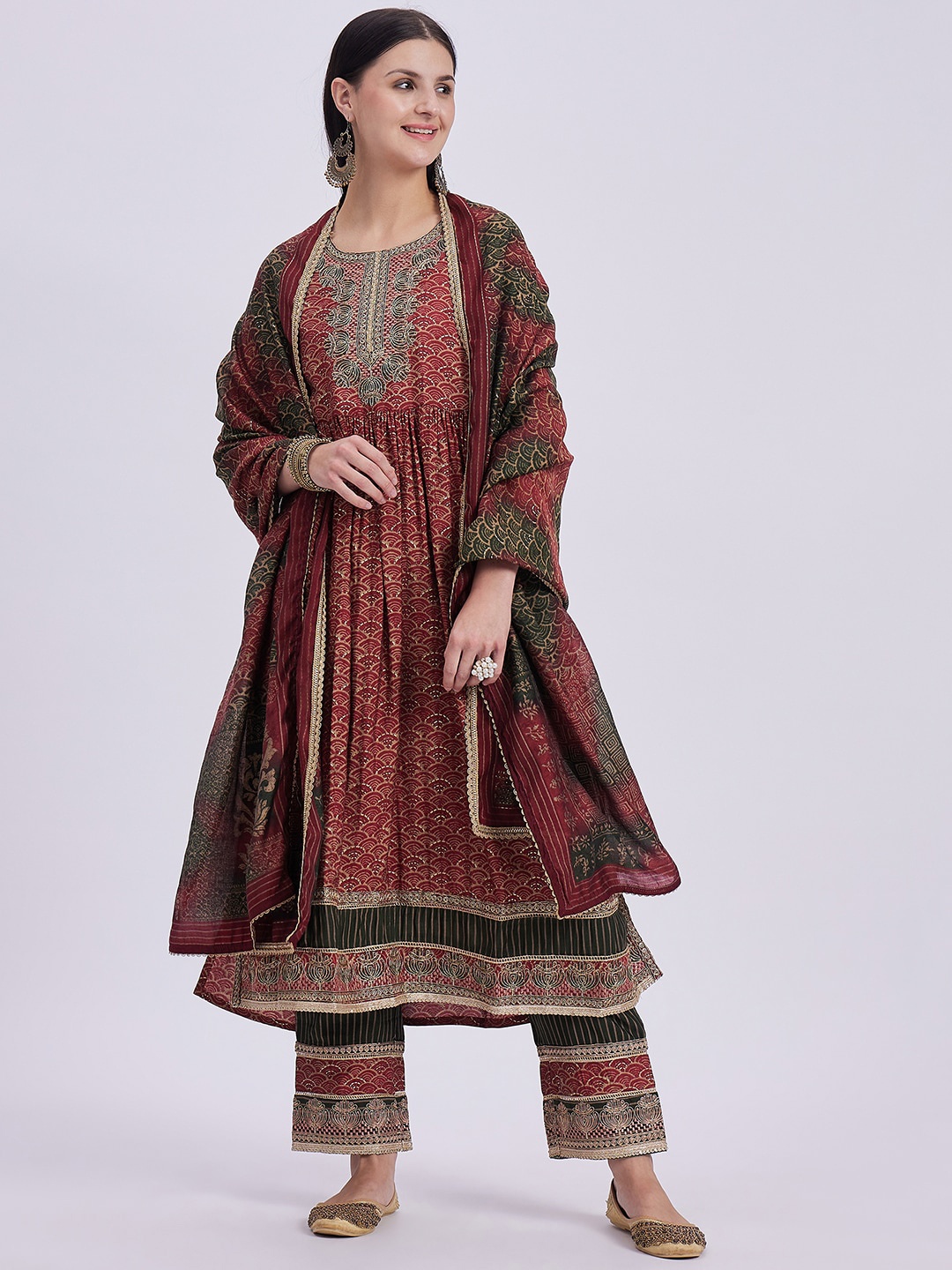 

Knitstudio Floral Printed High Slit Thread Work Kurta with Trousers & With Dupatta, Maroon