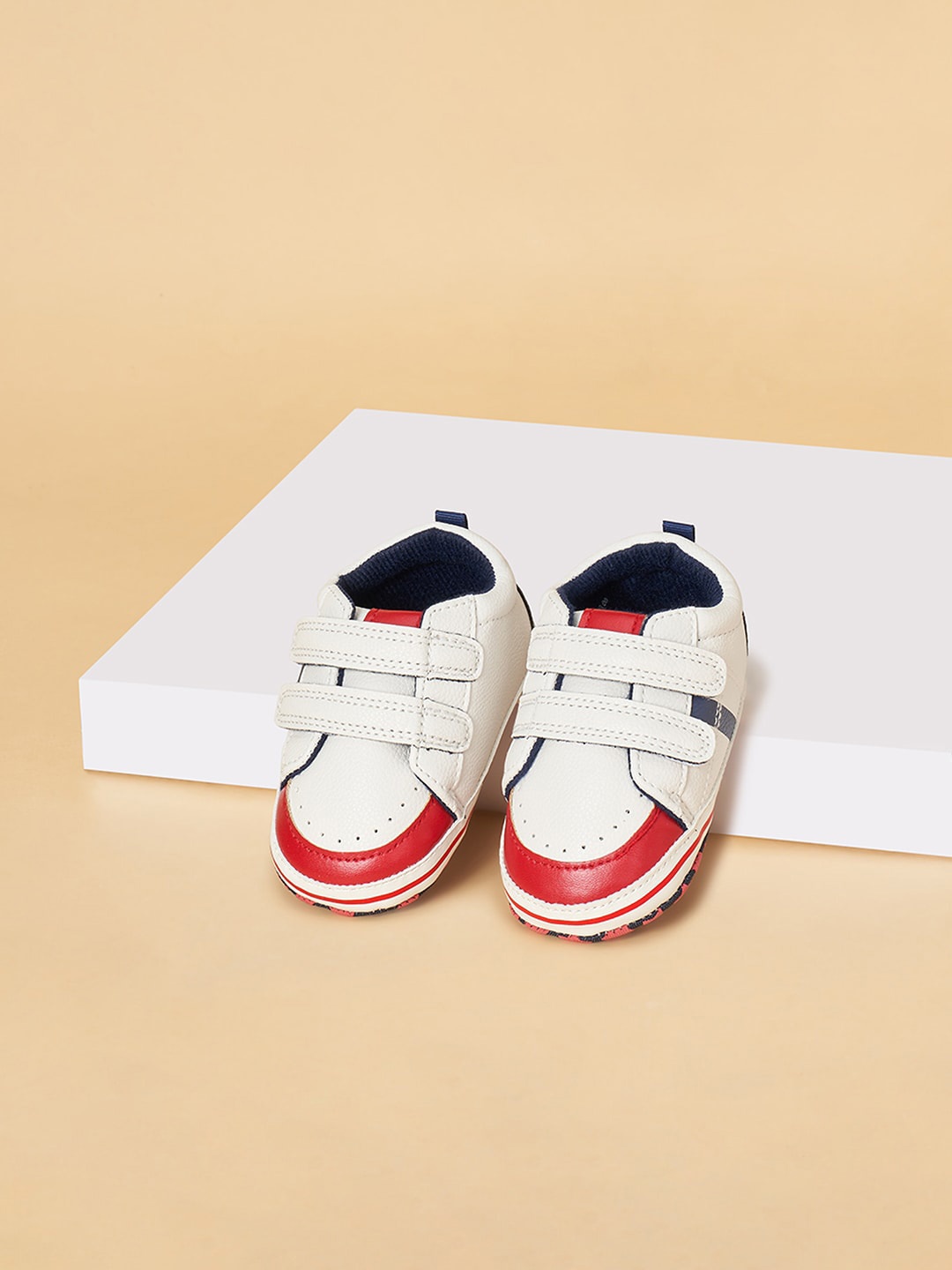 

Pantaloons Baby Boys Colourblocked PU Sneakers, White