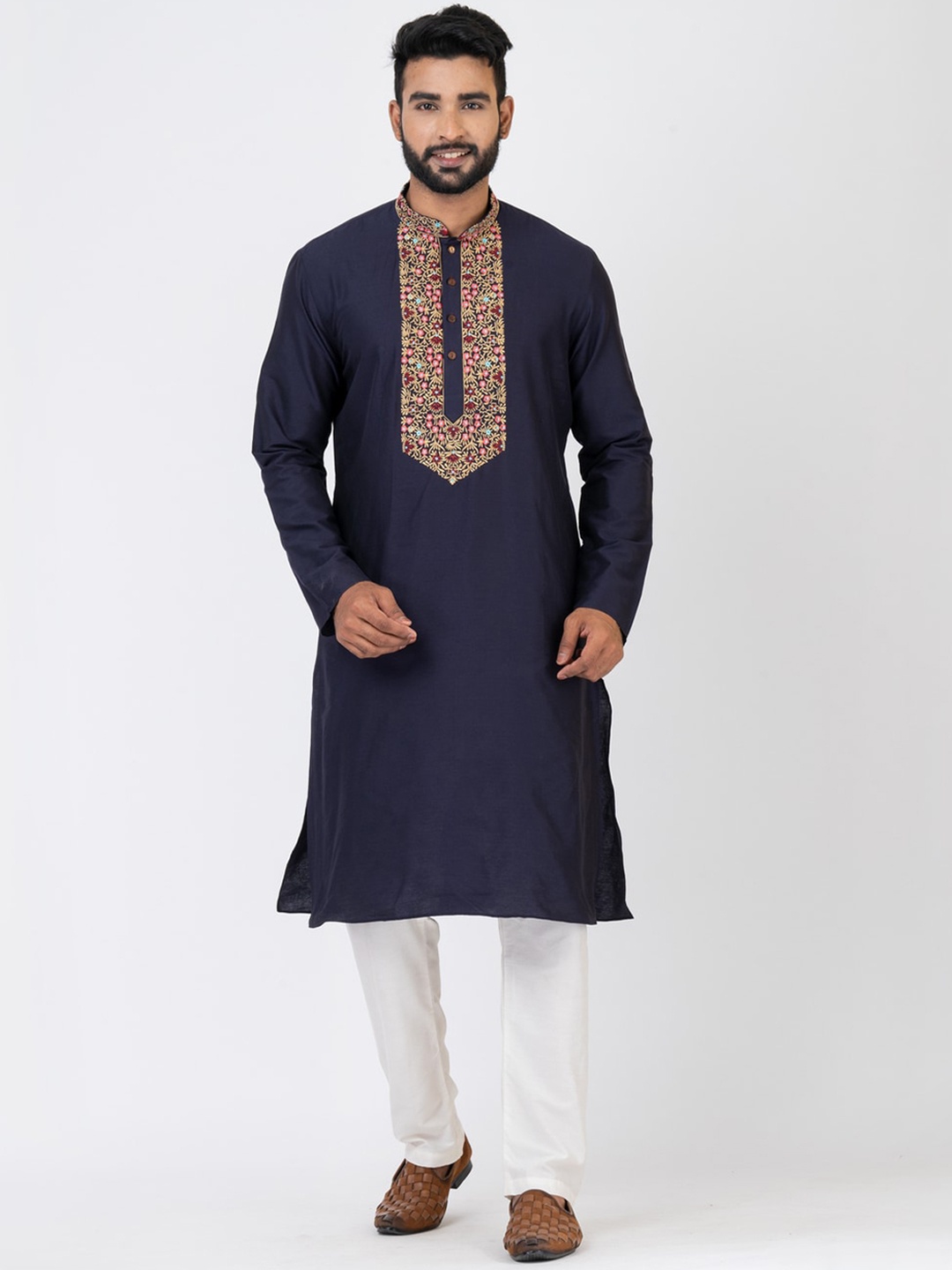 

HU - Handcrafted Uniquely Men Yoke Design Mirror Work Handloom Kurta, Navy blue
