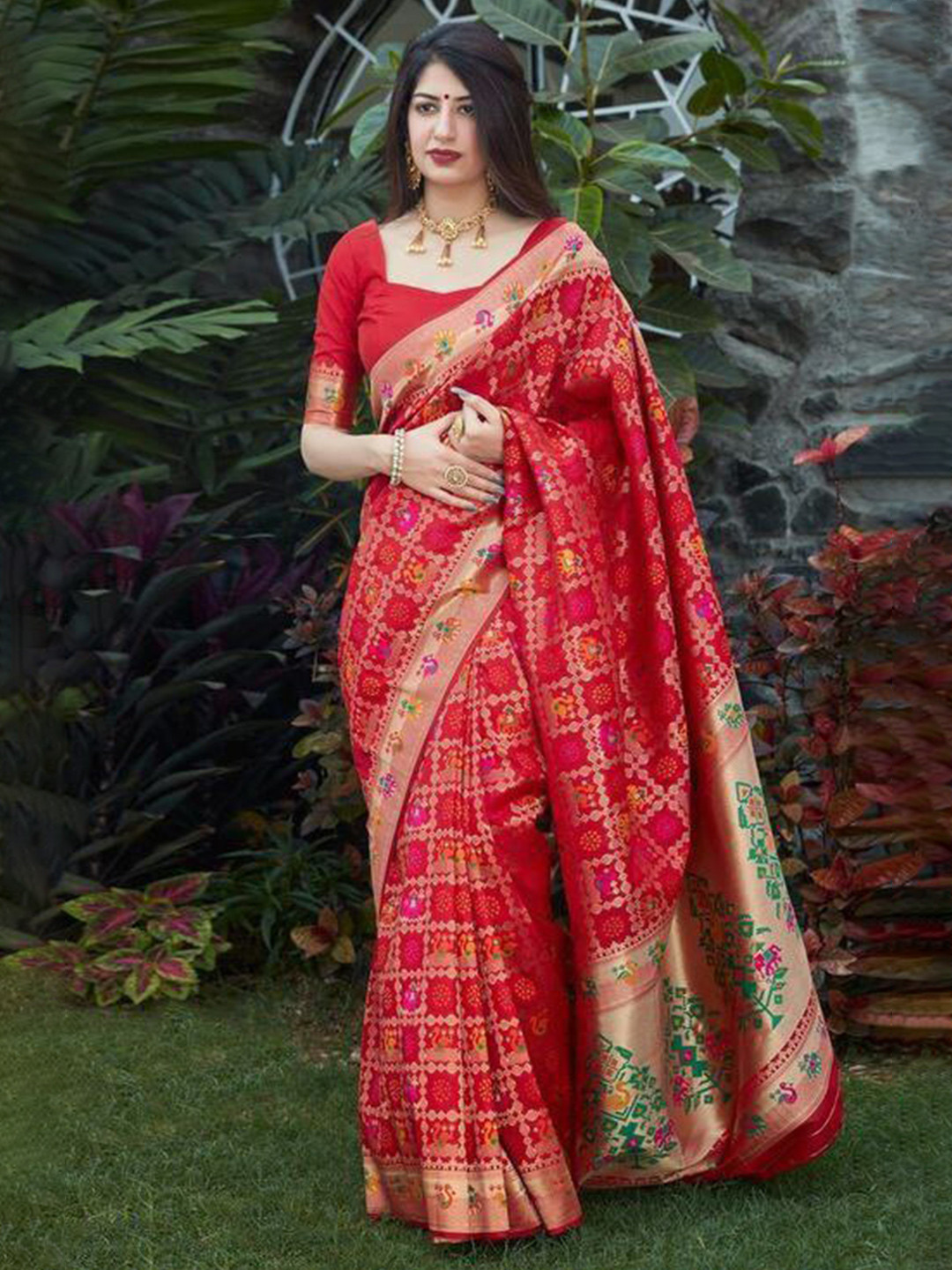 

Naishu Trendz Woven Design Zari Pure Silk Kanjeevaram Saree, Red