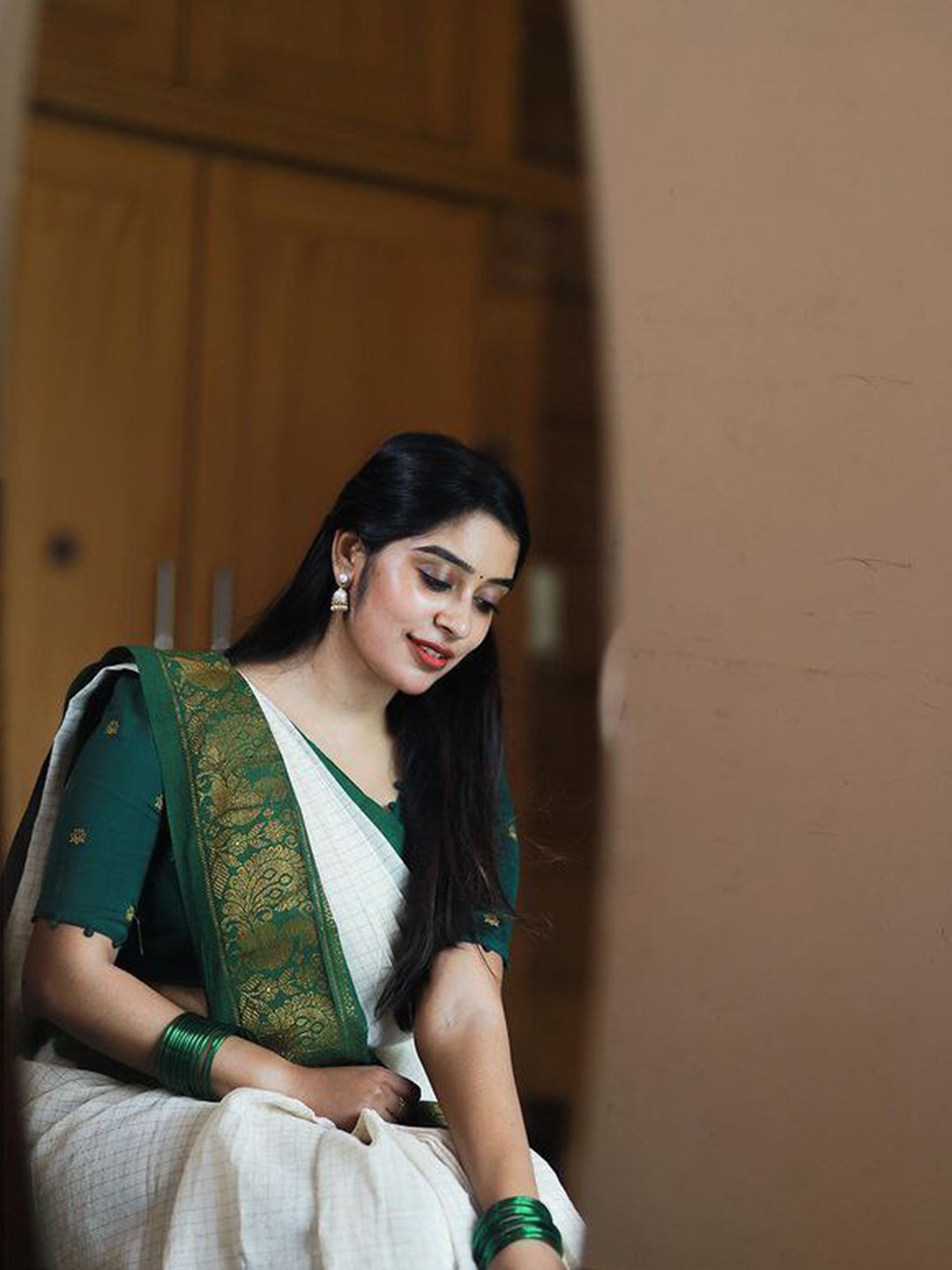 

Naishu Trendz Checked Zari Pure Silk Kanjeevaram Saree, White