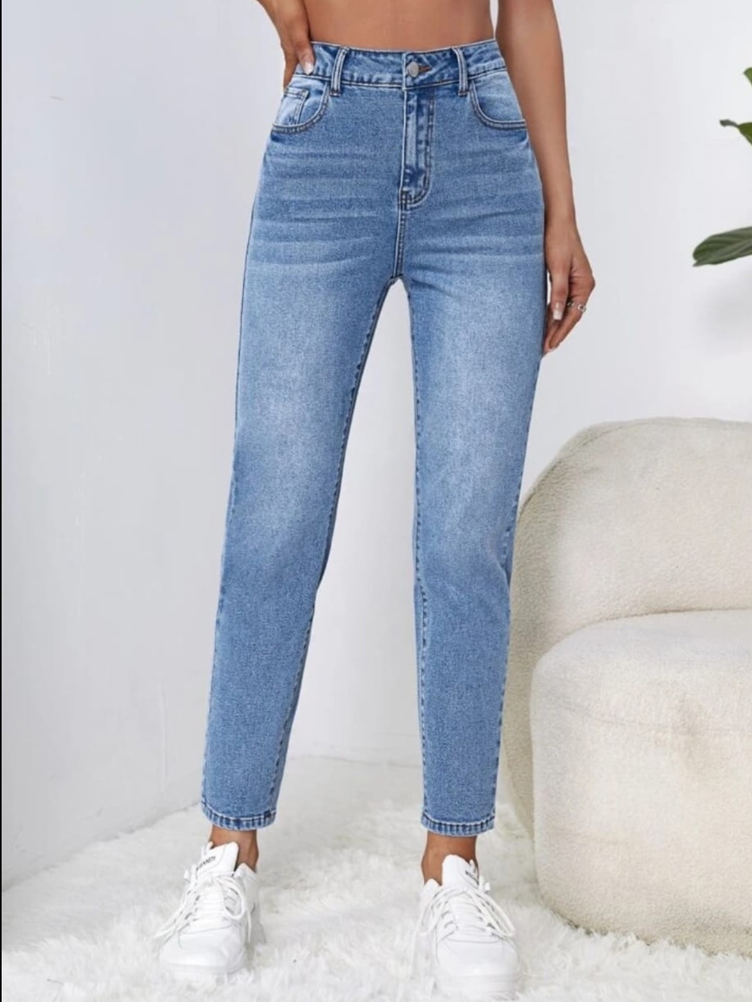 

BLACK SCISSOR Women Mid Rise Mom Fit Light Fade Jeans, Blue