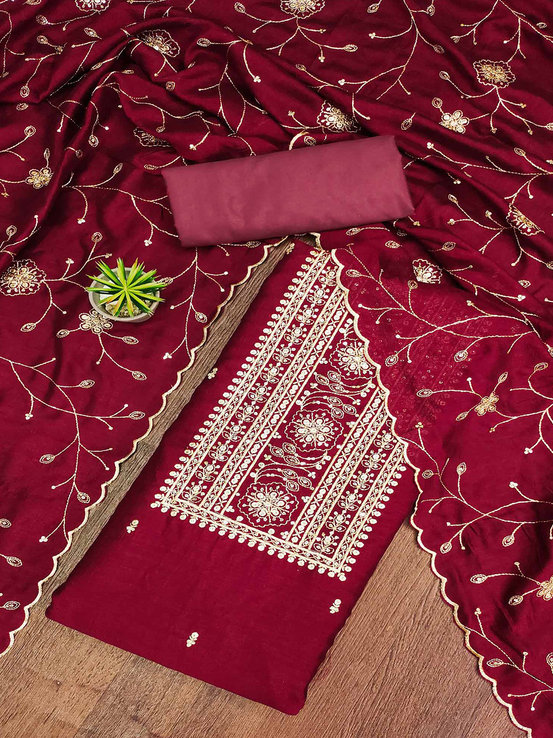 

Peachmode Floral Embroidered Sequinned Unstitched Dress Material, Maroon