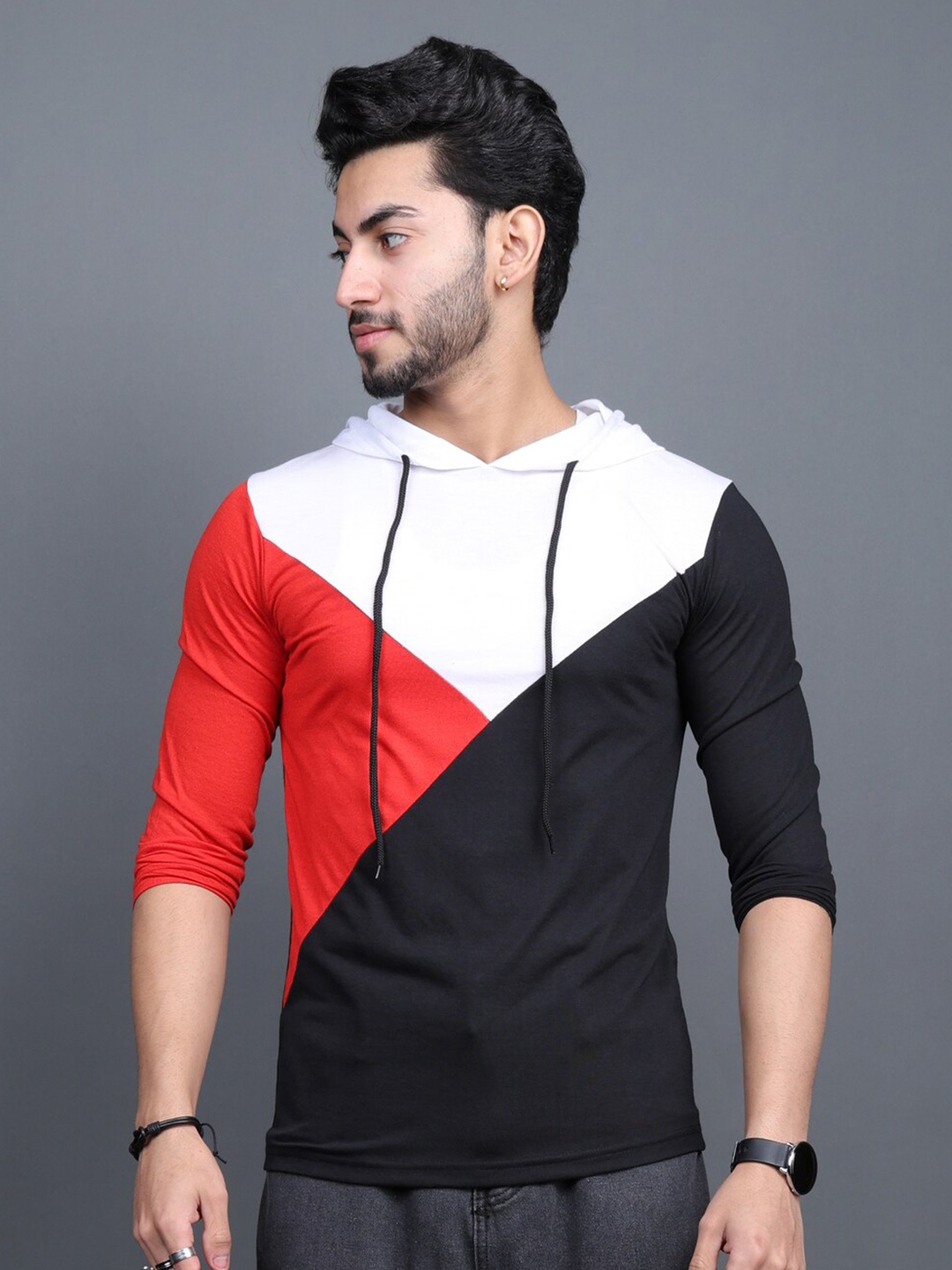 

Eyebogler Men Colourblocked Hooded Pockets T-shirt, Black