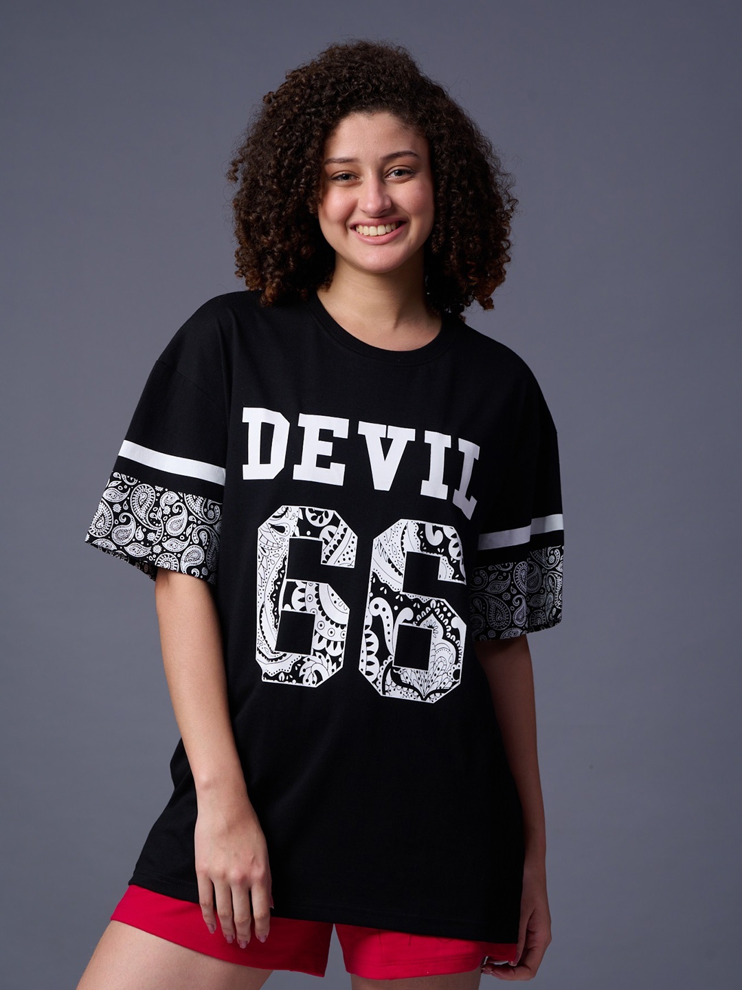

GO DEVIL Typography Printed Round Neck Drop-Shoulder Sleeves T-shirt, Black