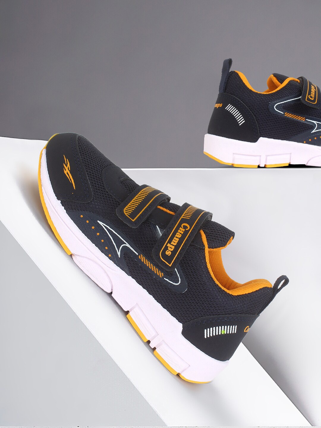 

Champs Boys Mesh Running Shoes, Navy blue