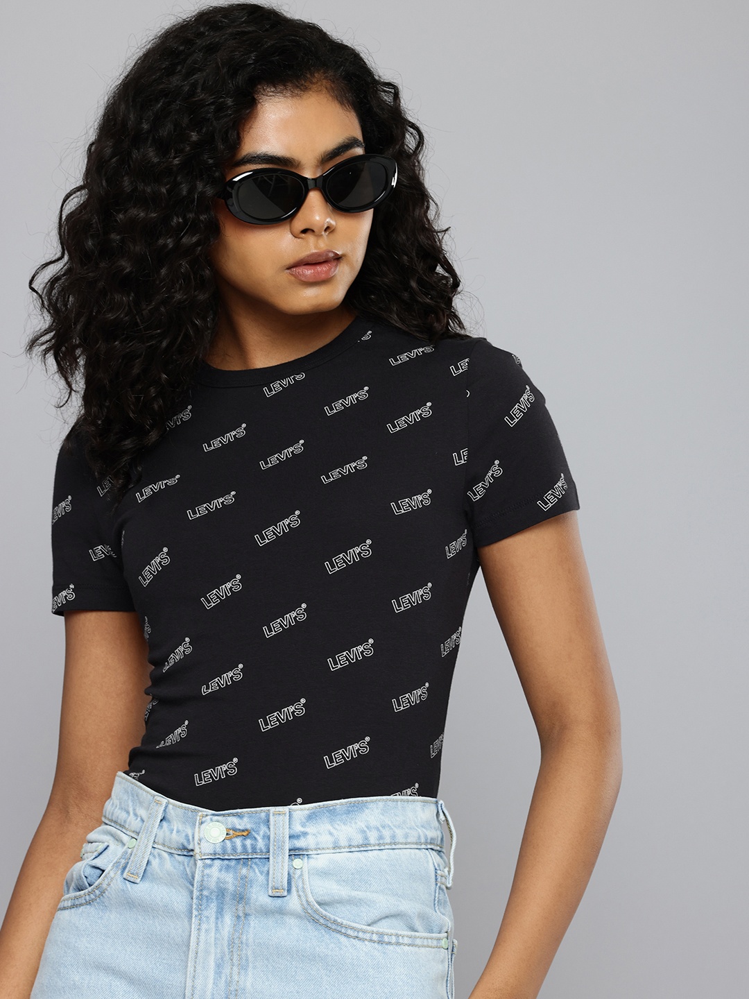 

Levis Brand Logo Printed Slim Fit T-shirt, Black