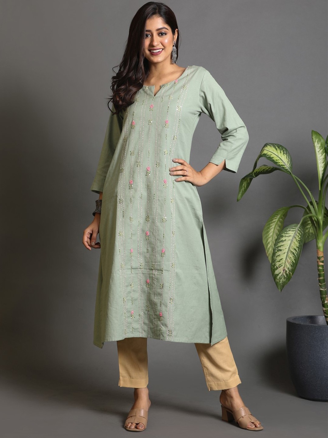 

Earthwear Women Striped Flared Sleeves Kurta, Green