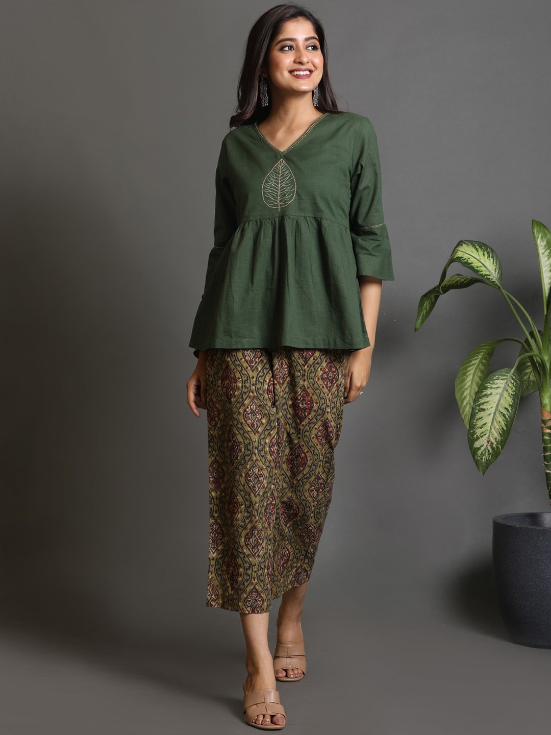 

Earthwear Women Flared Sleeves Thread Work Kurta, Olive