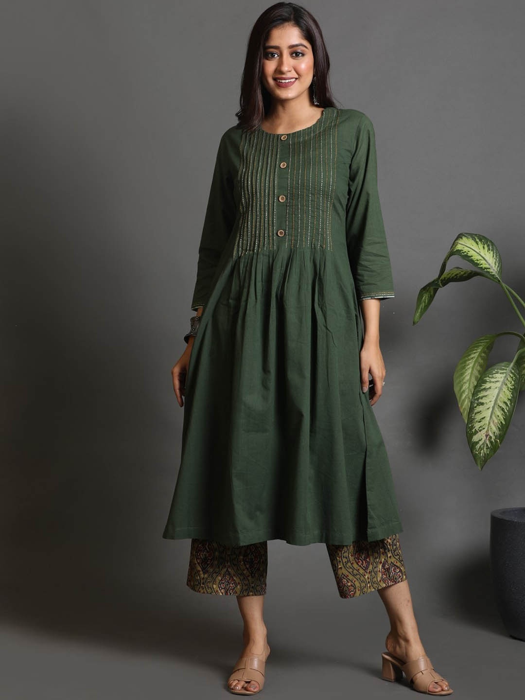 

Earthwear Women Flared Sleeves Thread Work Kurta, Olive