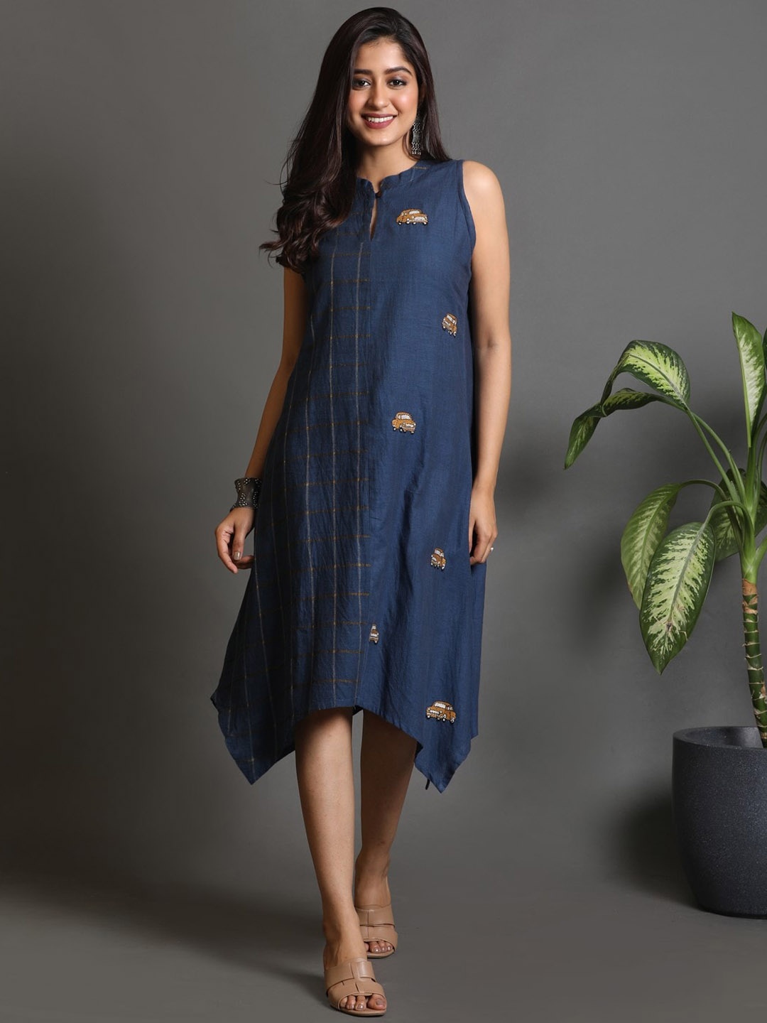 

Earthwear Women Thread Work Kurta, Navy blue