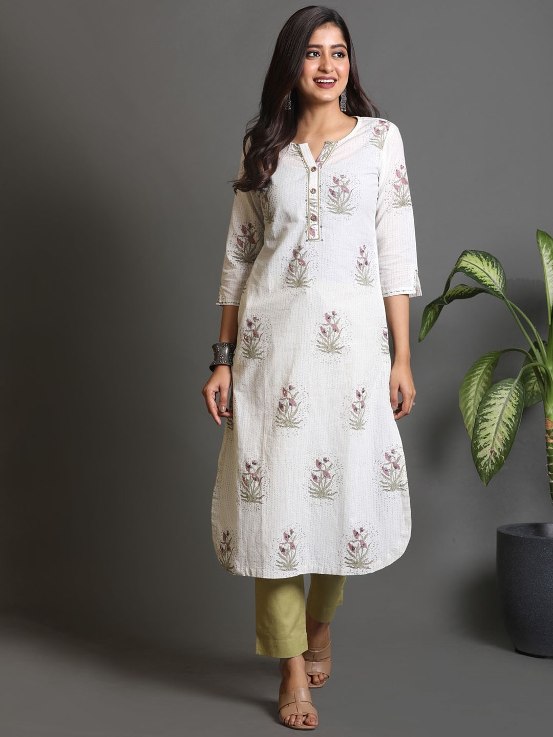 

Earthwear Women Floral Printed Chikankari Kurta, White