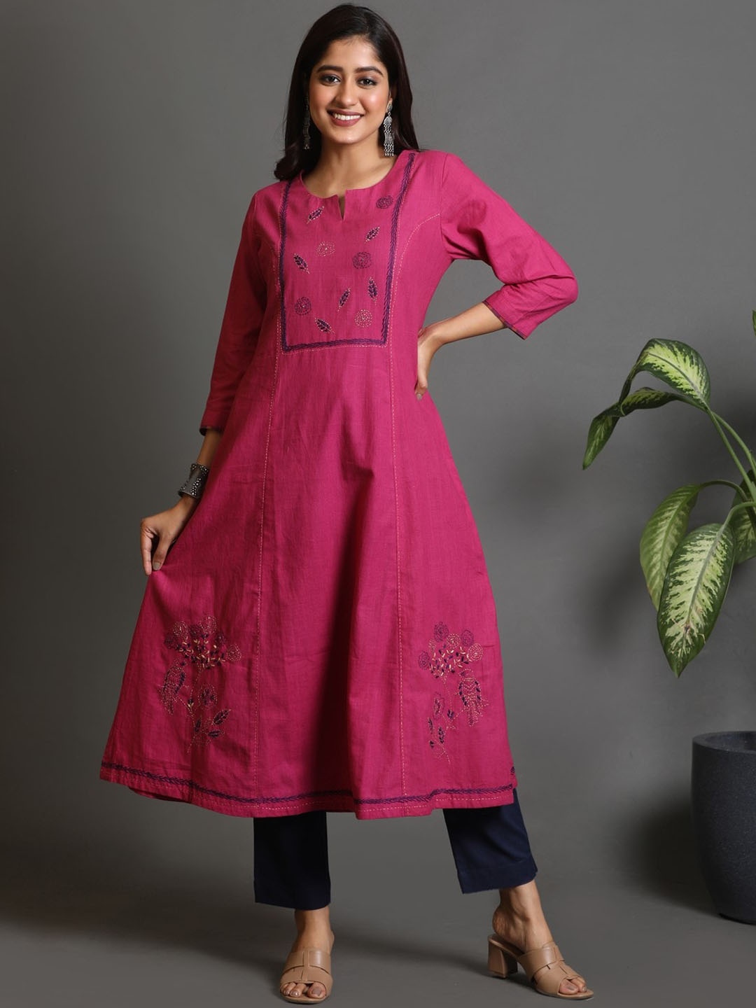 

Earthwear Women Yoke Design Flared Sleeves Gotta Patti Khadi Kurta, Magenta