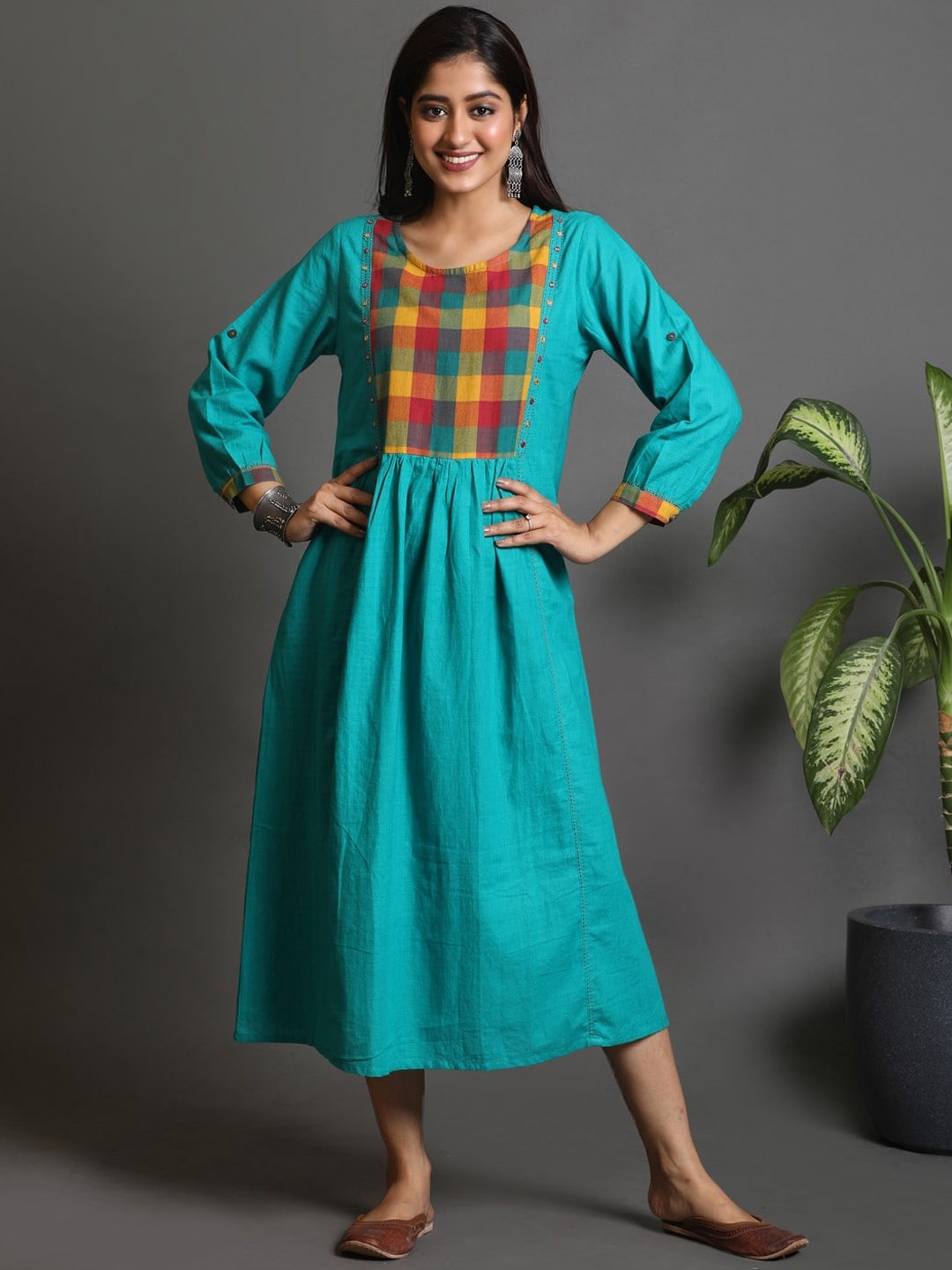 

Earthwear Women Flared Sleeves Thread Work Khadi Kurta, Green