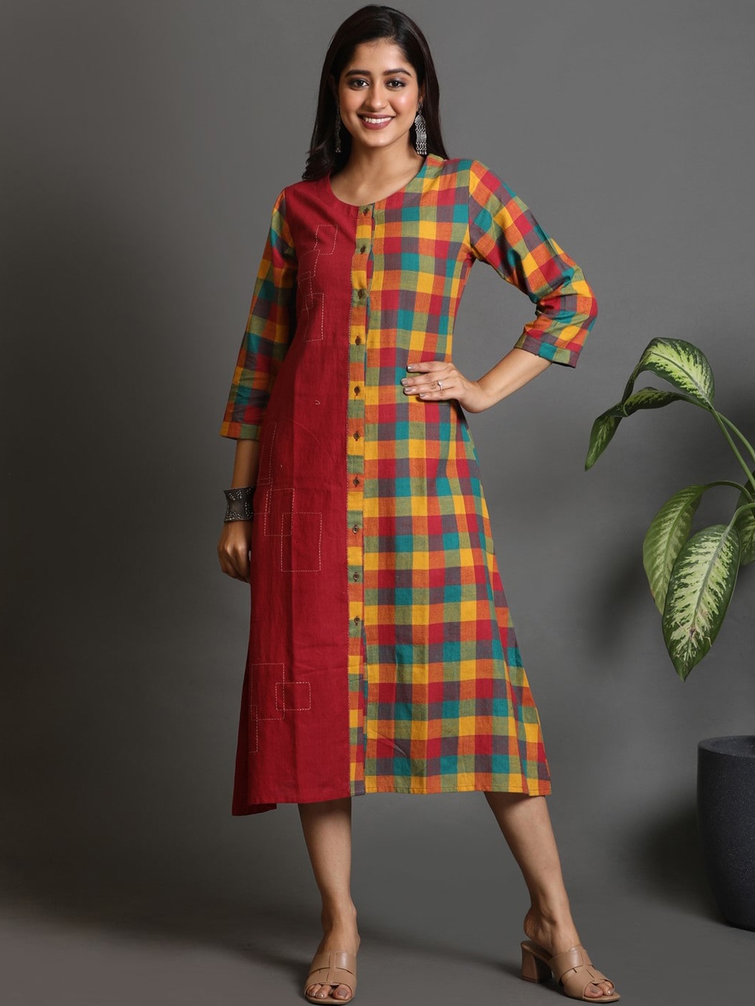 

Earthwear Women Checked Thread Work Khadi Kurta, Multi
