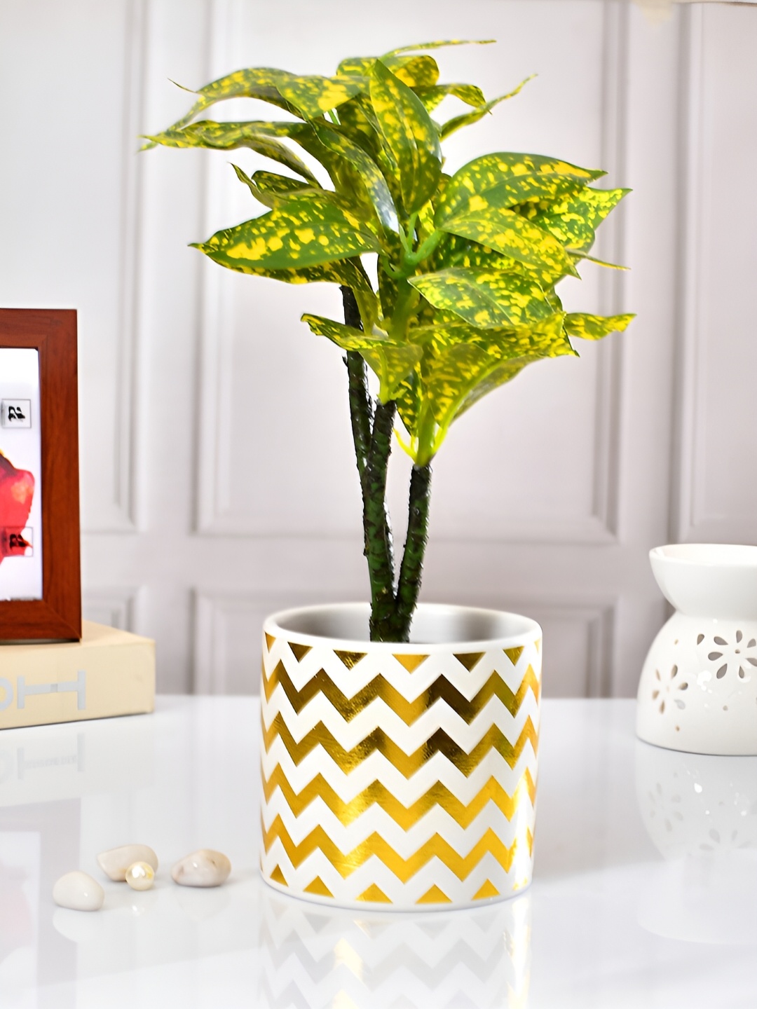 

TAYHAA White Zig-Zag Ceramic Planter