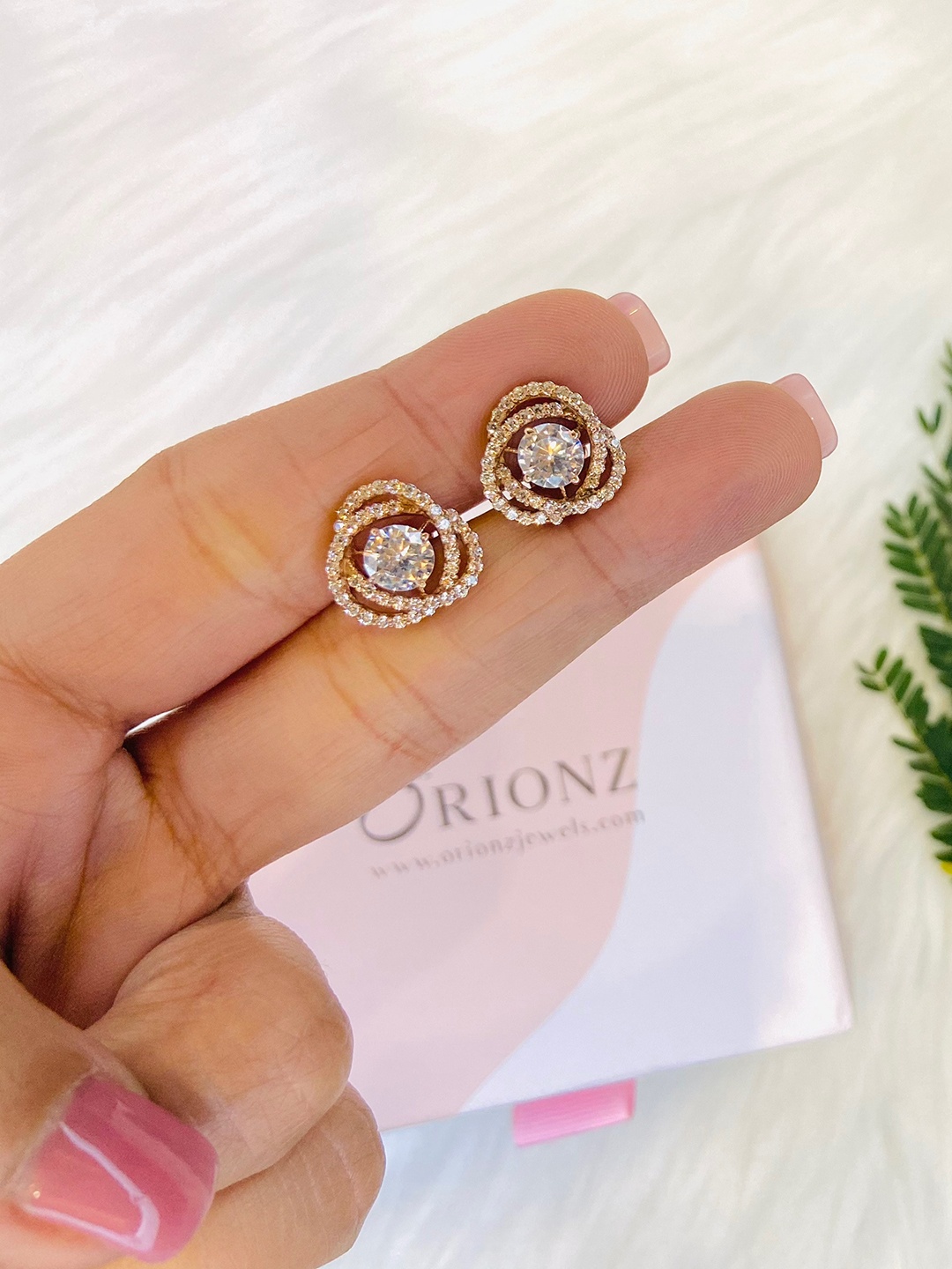 

ORIONZ Contemporary Studs Earrings, Red