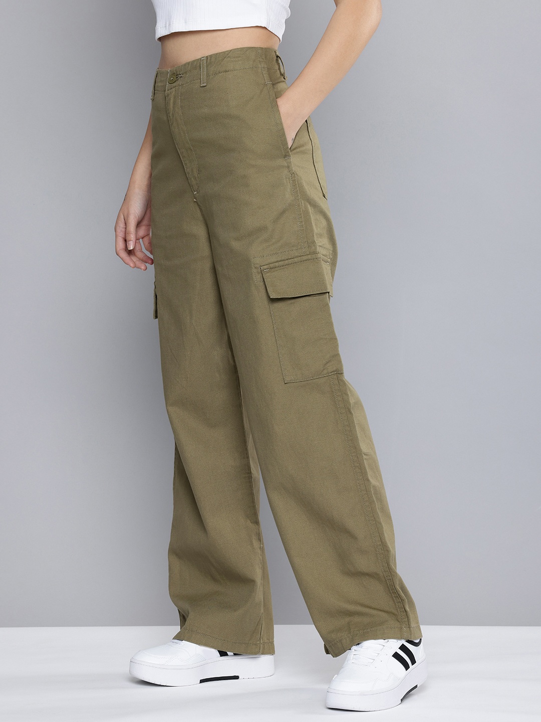 

Levis Women Loose Fit High-Rise Cargo Trousers, Olive