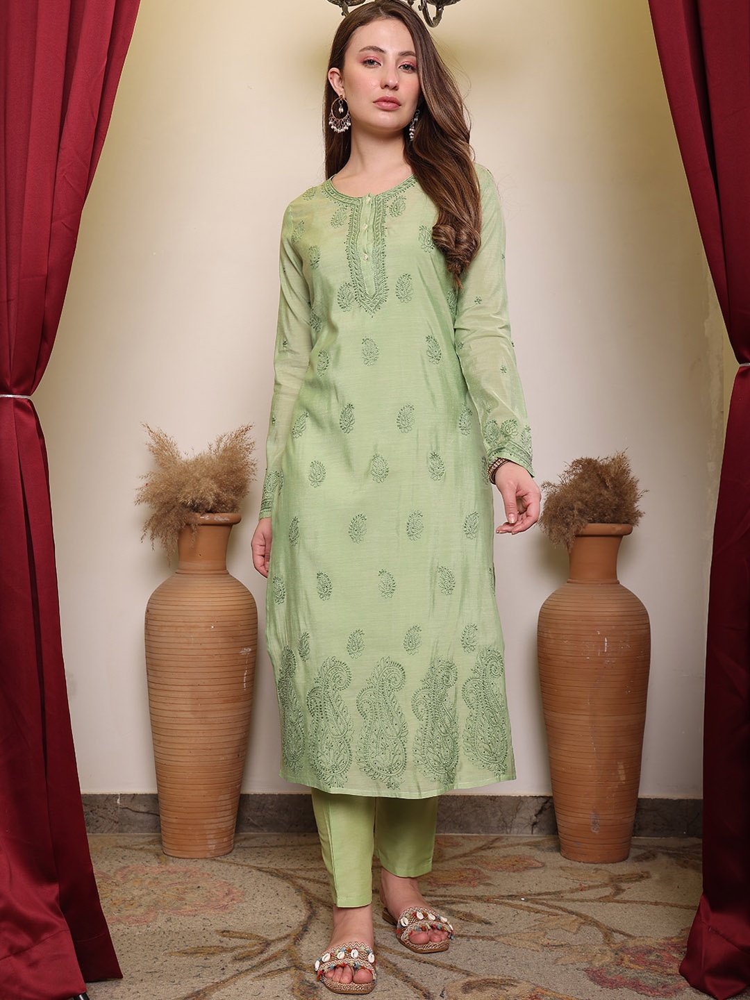 

House of Pataudi Paisley Embroidered Chikankari Straight Kurta, Green