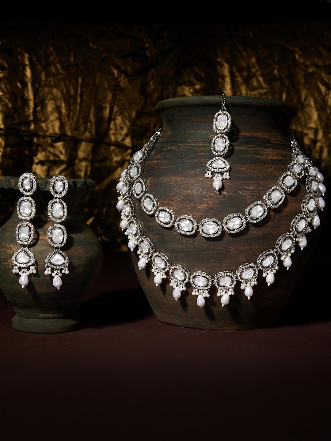 

Zaveri Pearls Silver-Plated Stones-Studded & Pearls- Beaded Jewellery Set