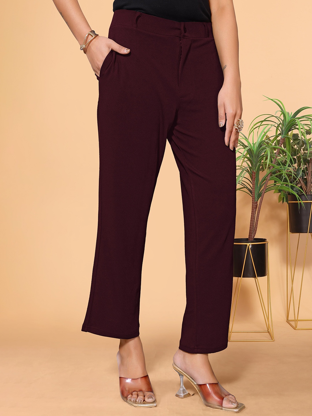 

HARPITA Women Relaxed Mid-Rise Trousers, Maroon