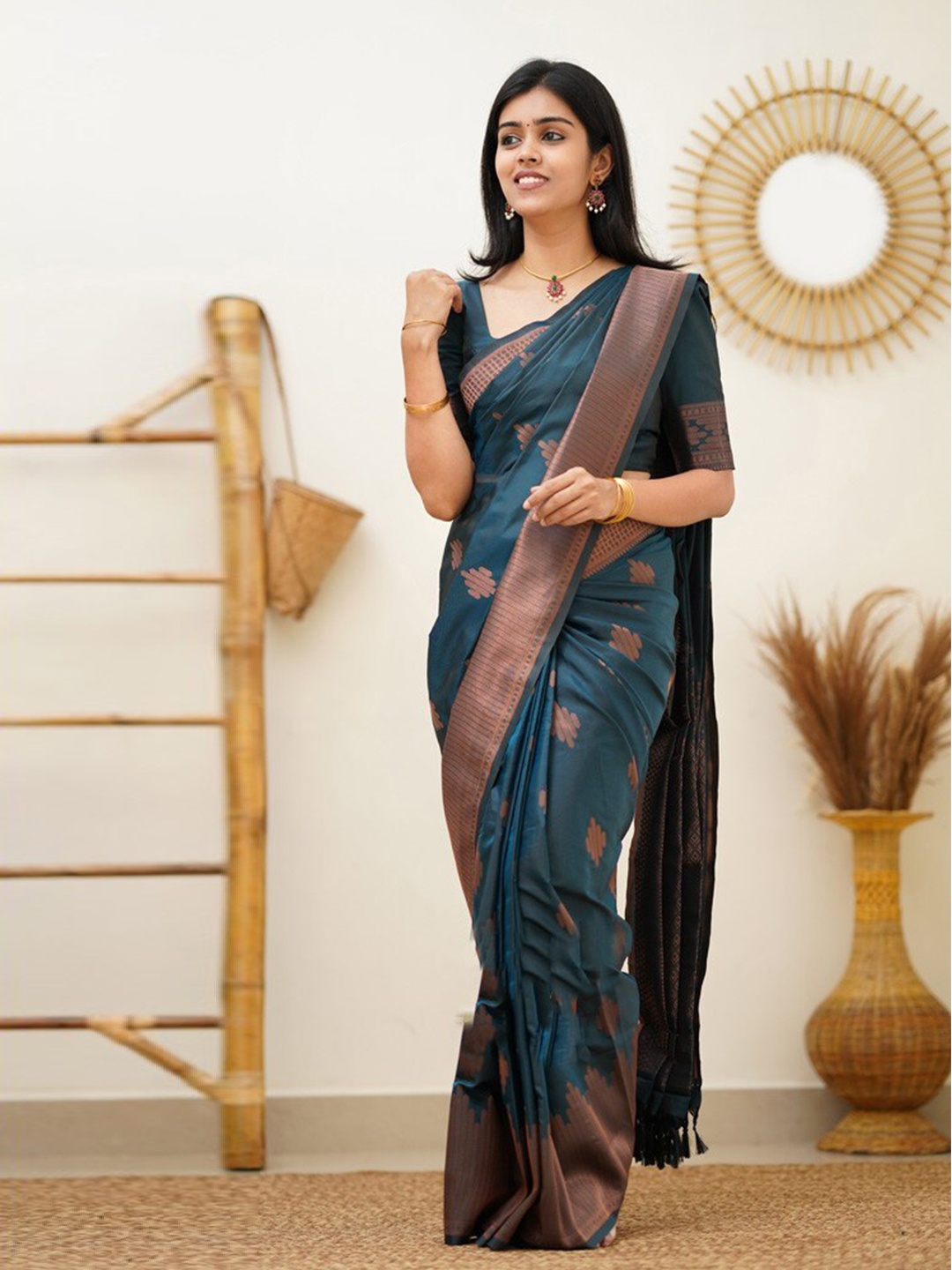 

RASVRITI Floral Zari Pure Silk Kanjeevaram Saree, Teal