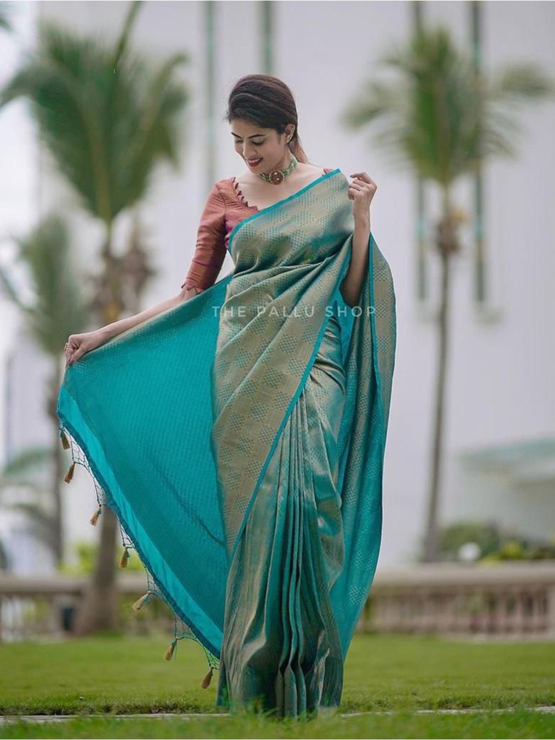 

RASVRITI Ethnic Motifs Woven Design Zari Pure Silk Kanjeevaram Saree, Sea green