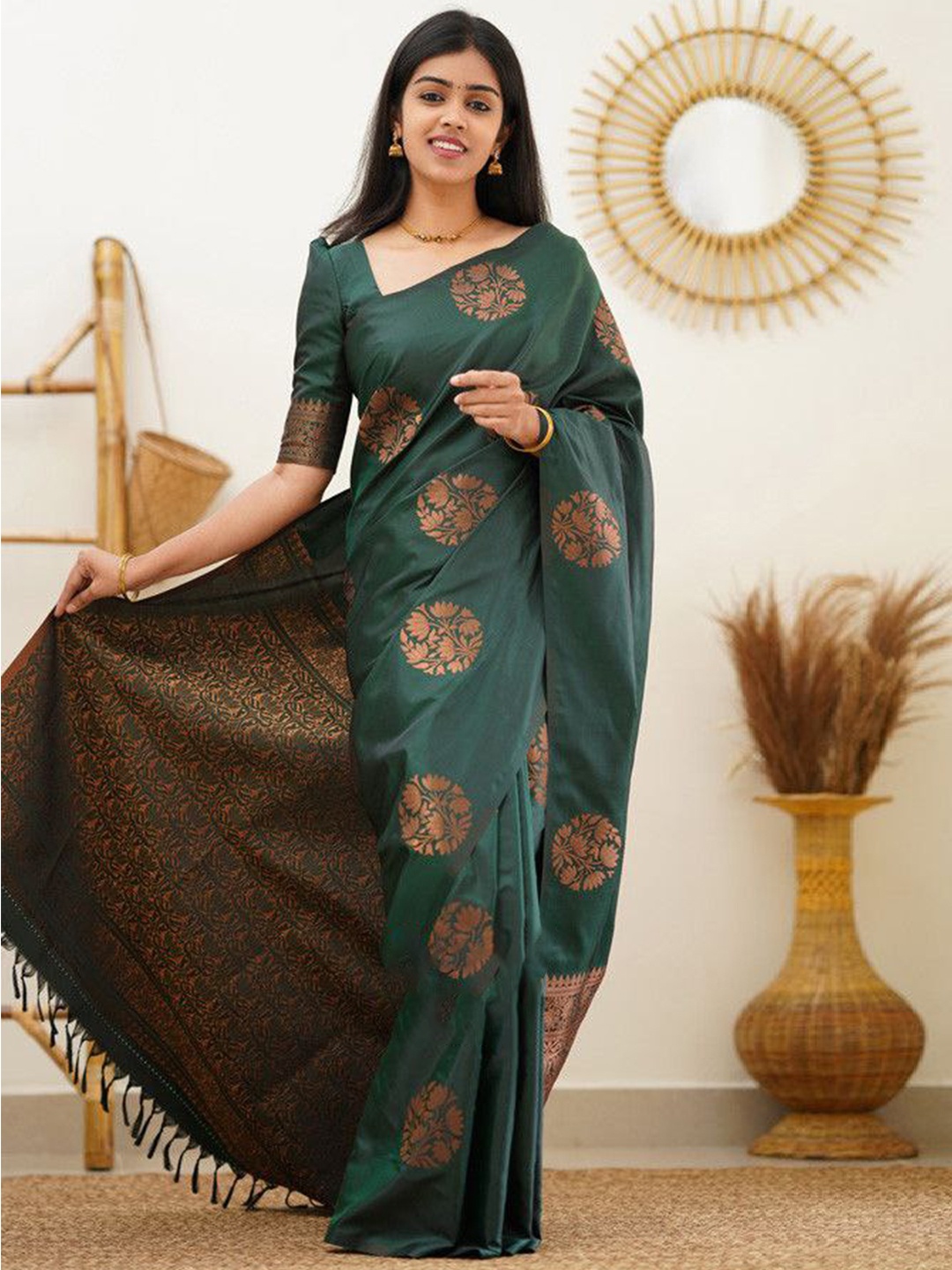 

RASVRITI Floral Zari Pure Silk Kanjeevaram Saree, Green