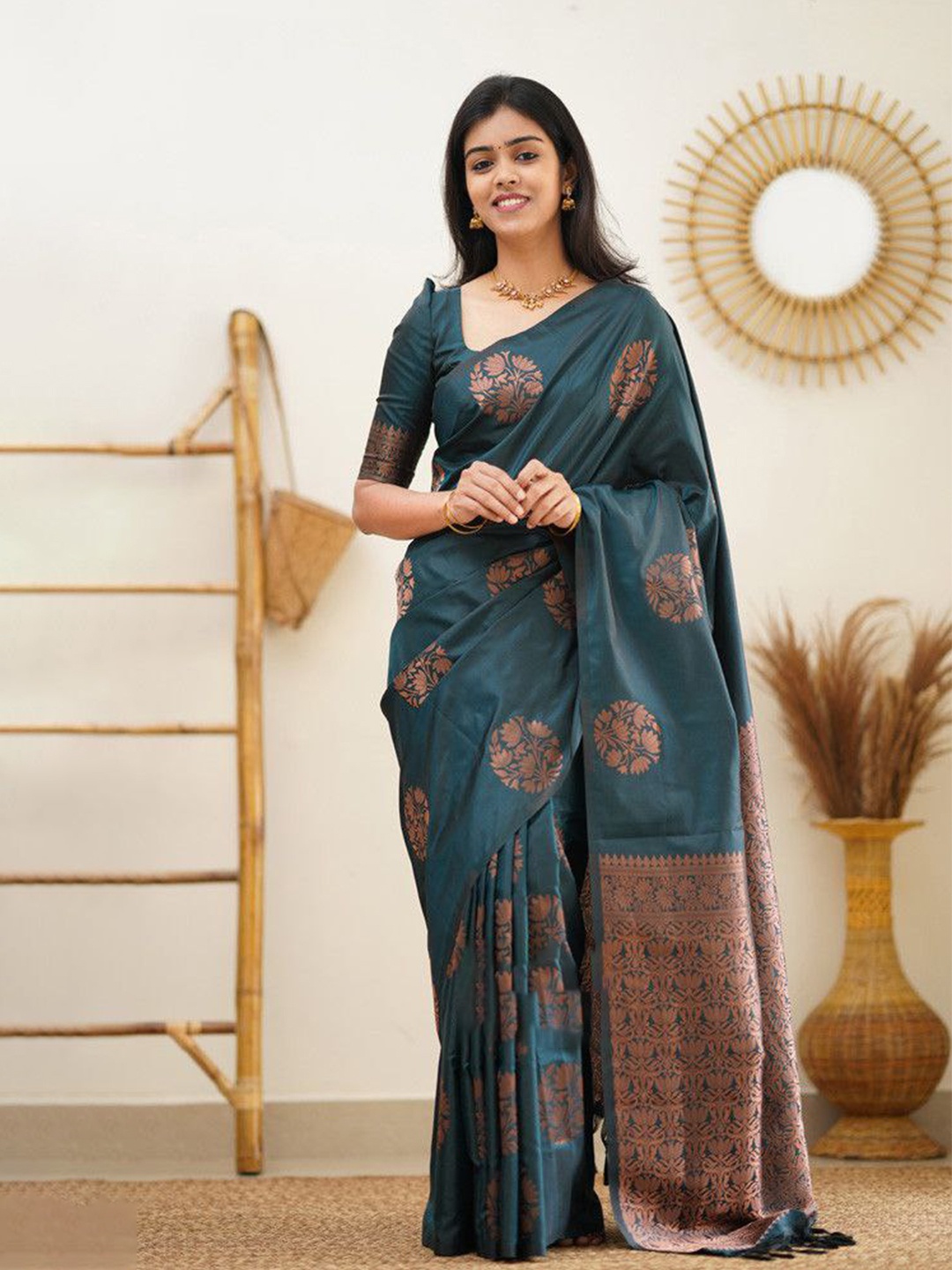 

RASVRITI Floral Woven Design Zari Pure Silk Kanjeevaram Saree, Teal