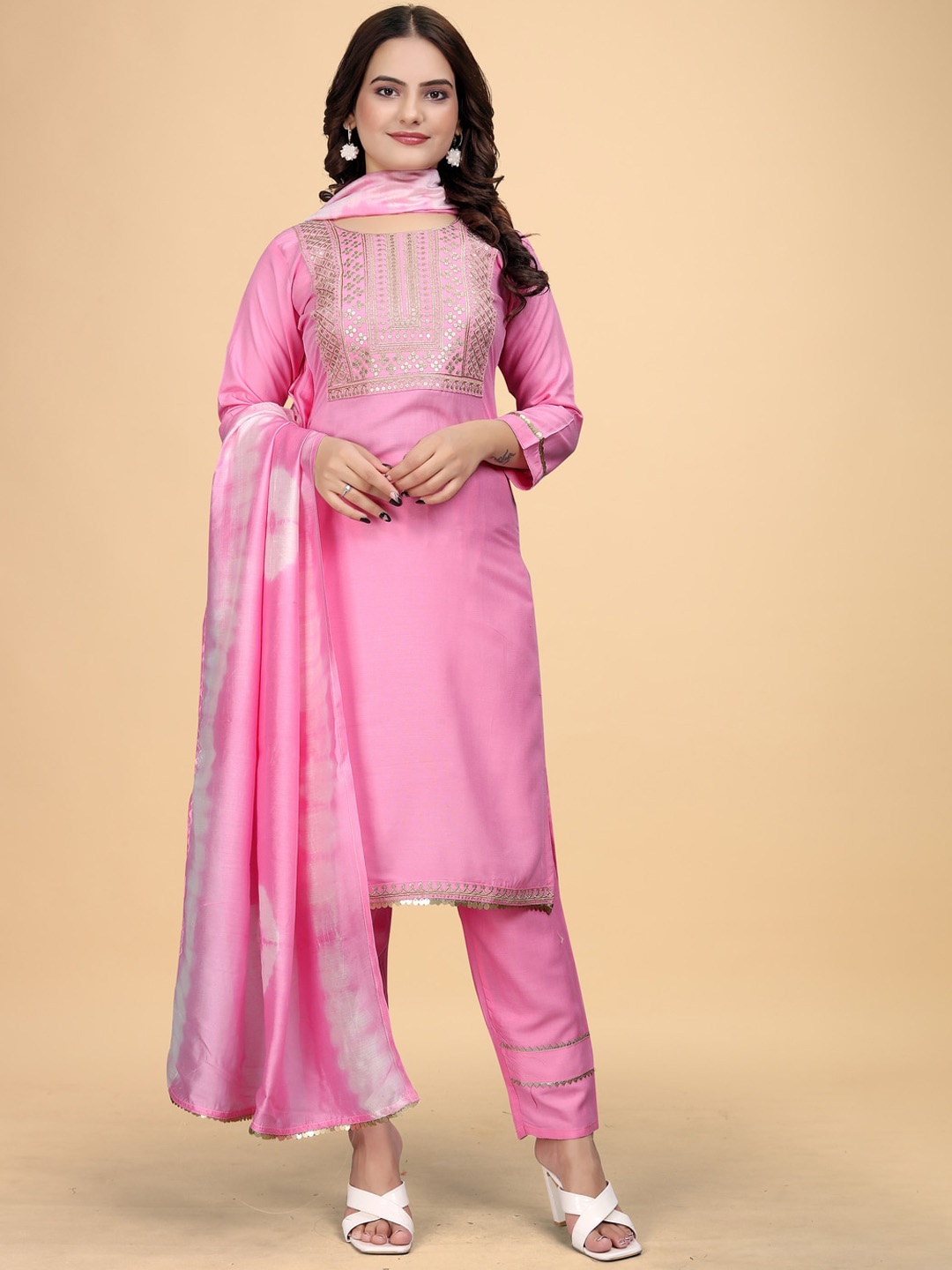 

Kandora Yoke Design Regular Kurta with Trousers & With Dupatta, Pink