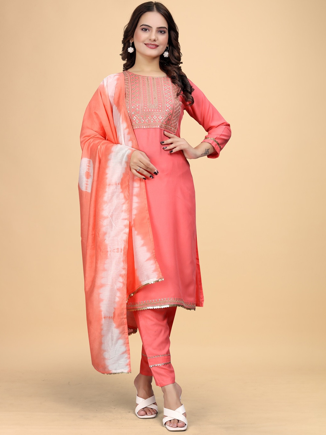 

Kandora Floral Yoke Design Regular Kurta with Trousers & With Dupatta, Orange