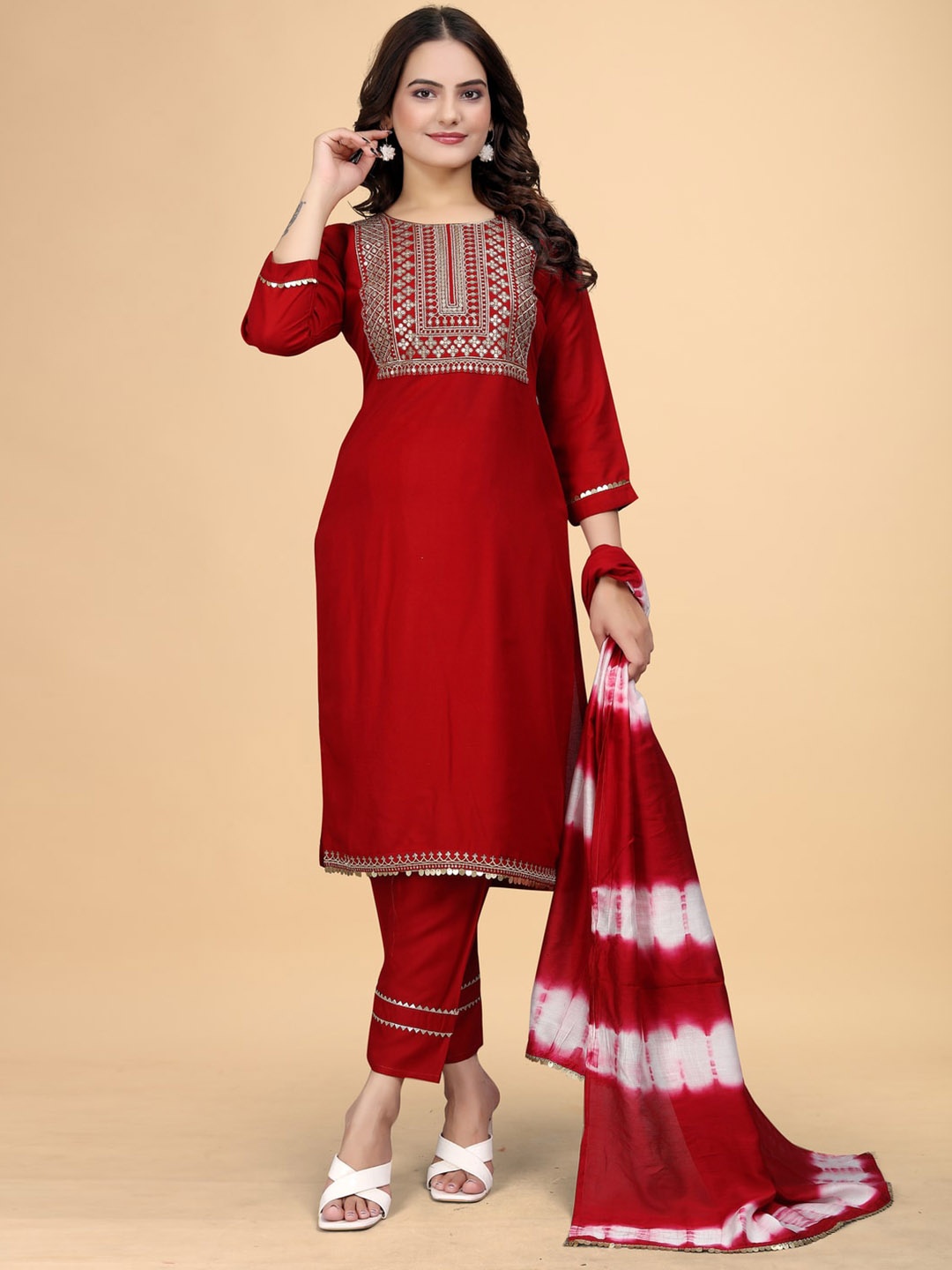 

Kandora Yoke Design Regular Kurta with Trousers & With Dupatta, Red