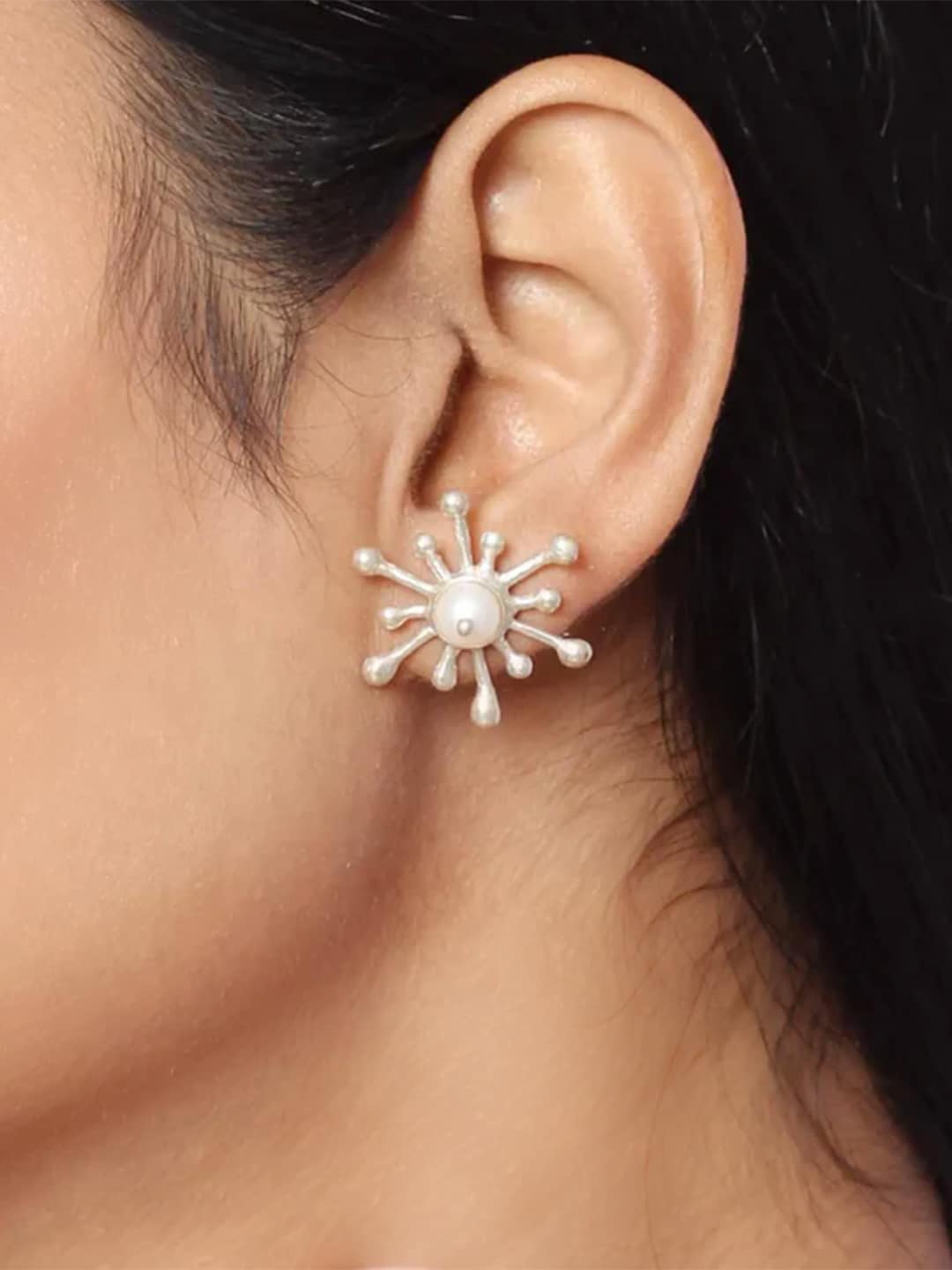 

Unniyarcha Contemporary Studs Earrings, Silver