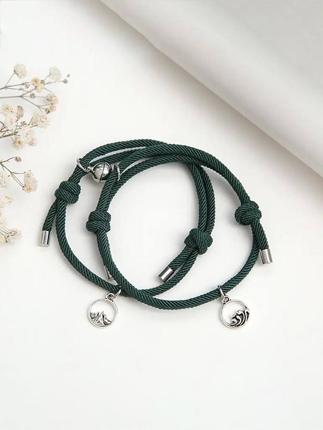

MEENAZ Set of 2 Silver-Plated Couple Charm Bracelets