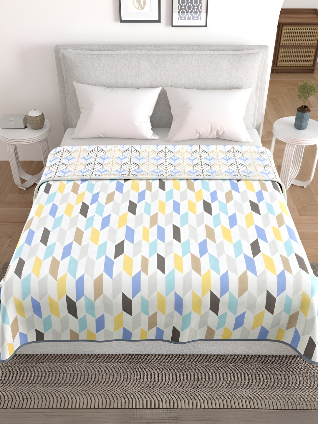 

HOME AFFAIRS Blue & White Geometric Cotton AC Room 300 GSM Single Bed Dohar