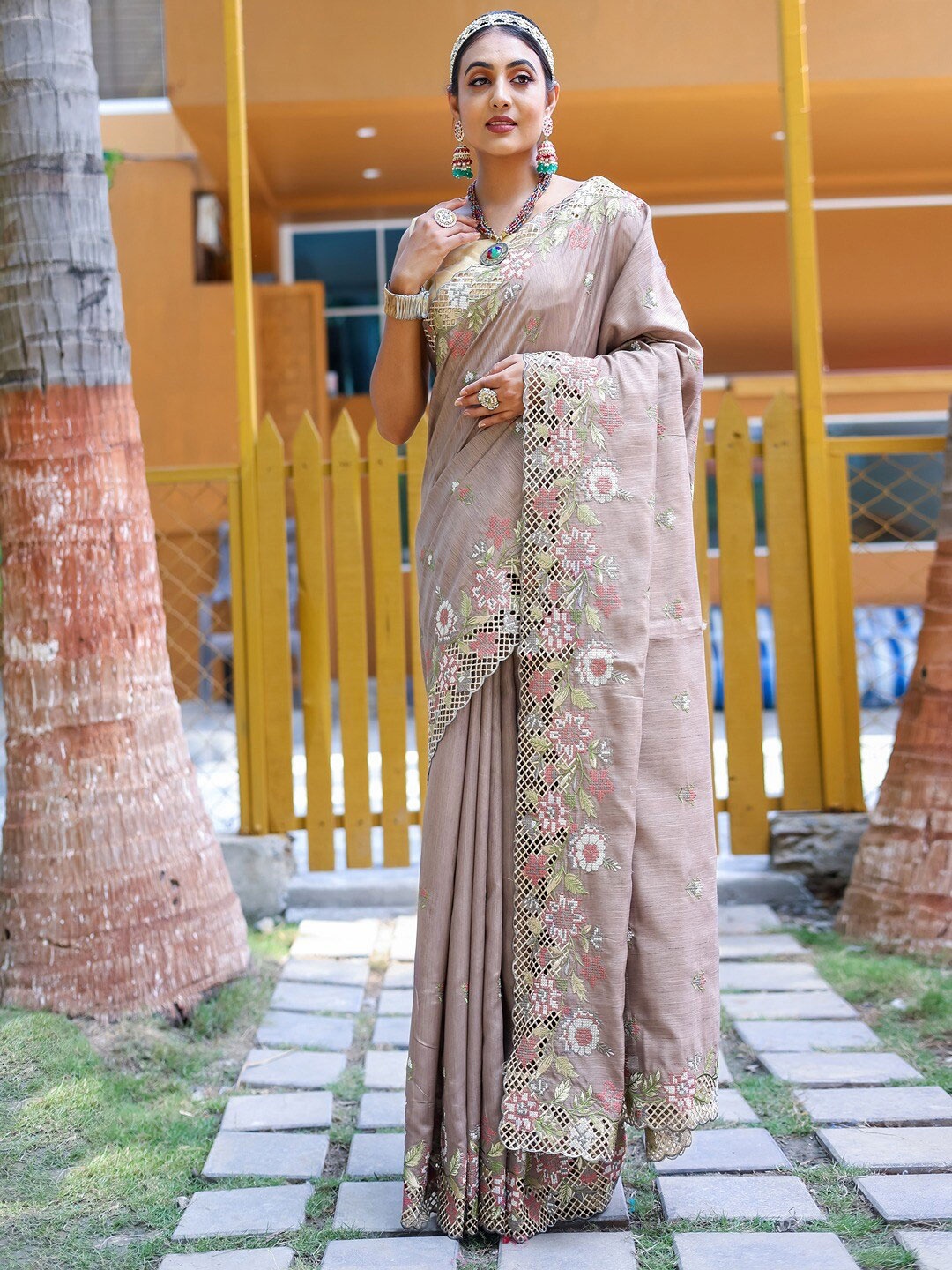 

SGF11 Ethnic Motifs Embroidered Silk Cotton Heavy Work Saree, Beige