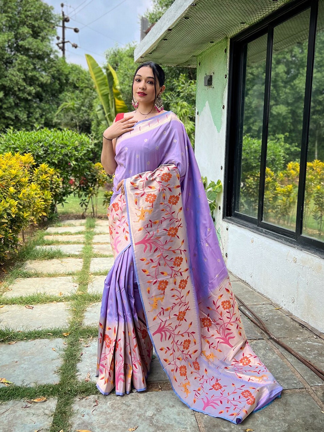 

SGF11 Floral Woven Design Zari Art Silk Banarasi Saree, Lavender