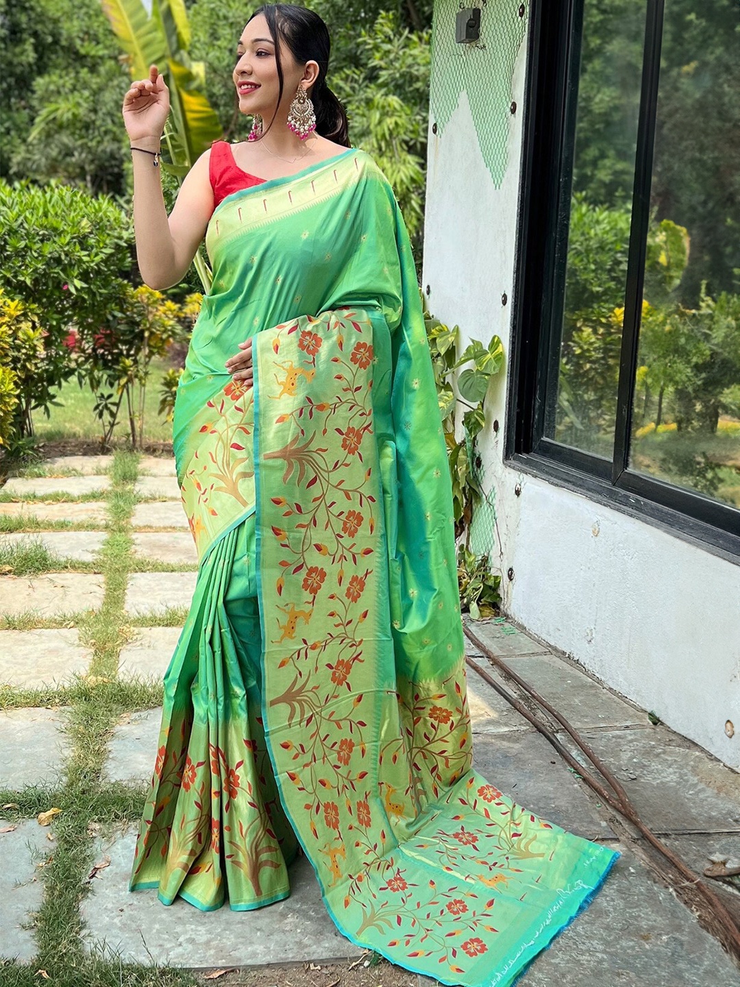 

SGF11 Floral Woven Design Zari Pure Silk Banarasi Saree, Green