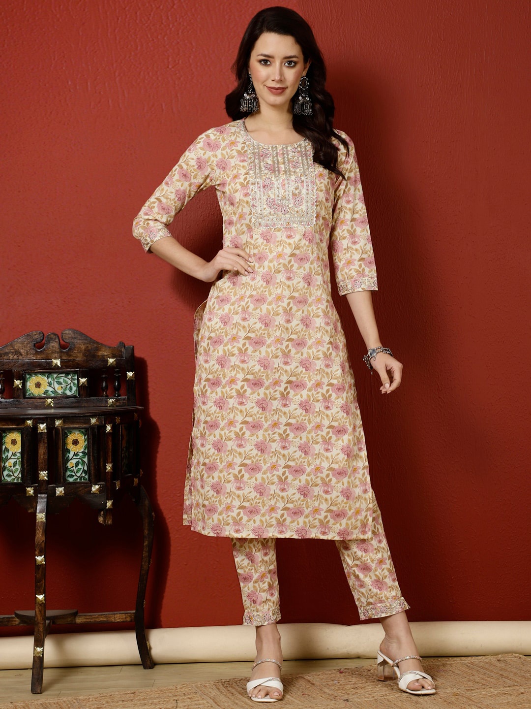 

antaran Floral Printed Three-Quarter Sleeves Pure Cotton Straight Kurta with Trousers, Pink