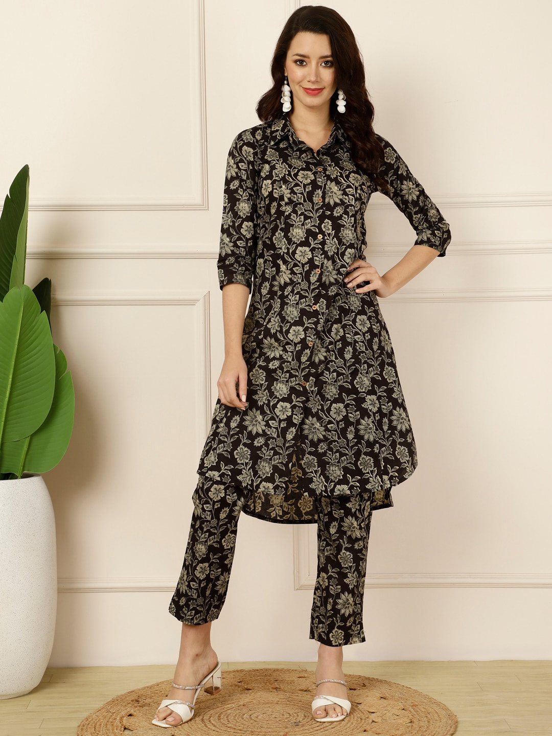 

antaran Women Floral Printed Regular Pure Cotton Kurta with Trousers, Black