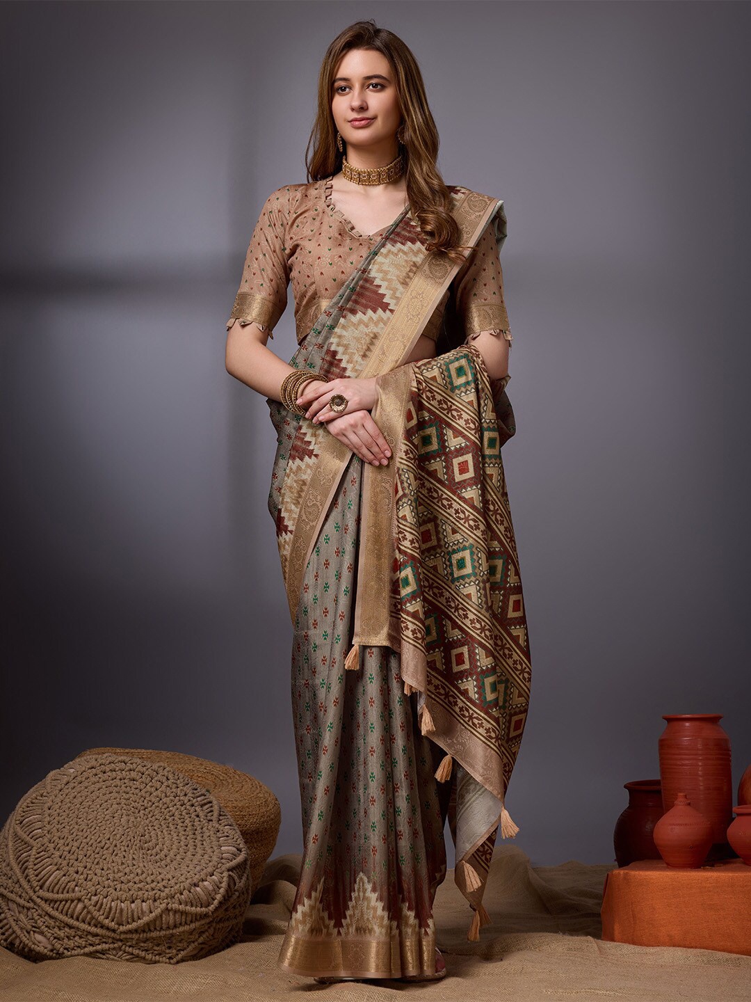 

Ishin Abstract Printed Zari Silk Cotton Saree, Beige