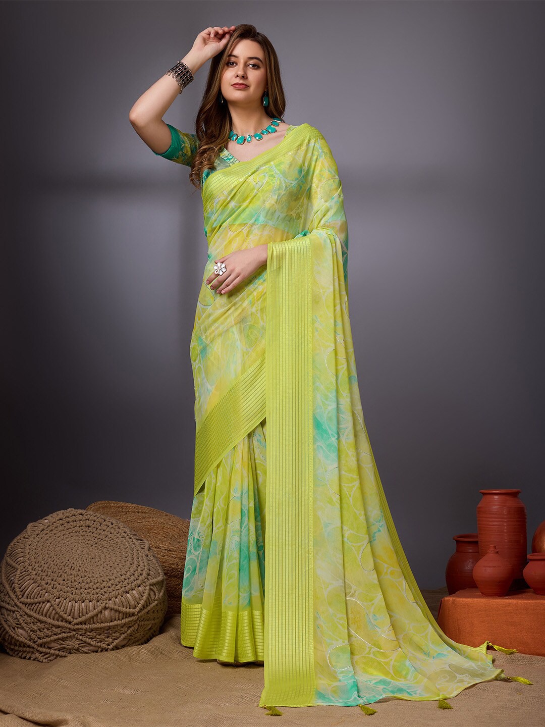 

Ishin Abstract Printed Saree, Green