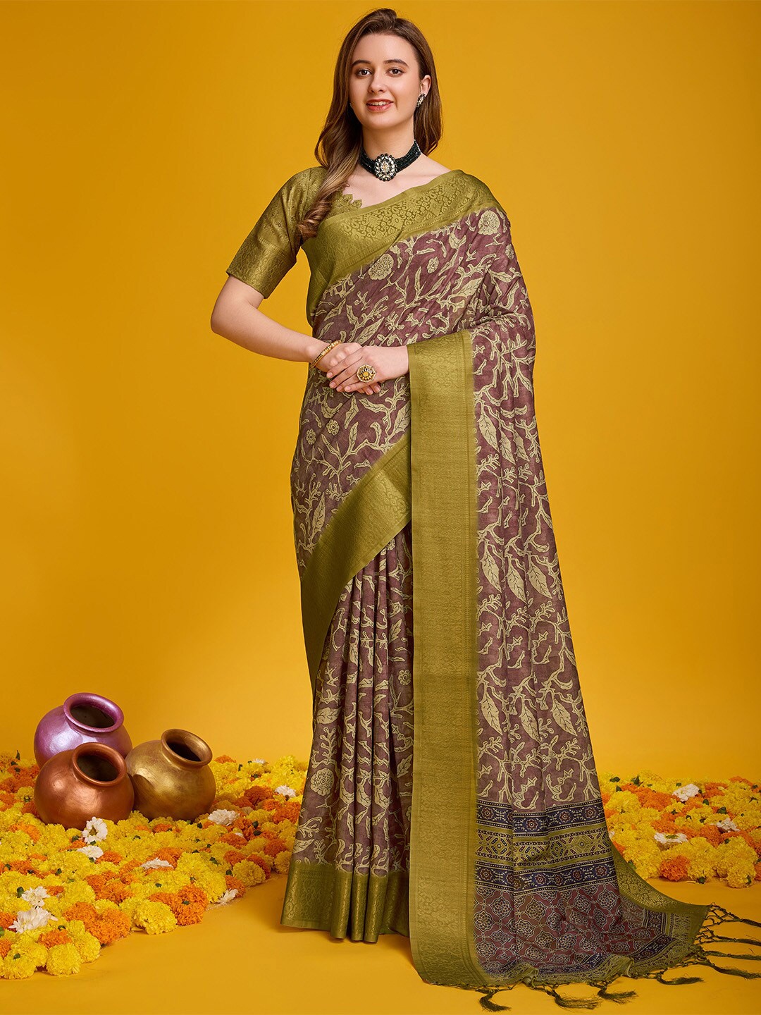 

Ishin Floral Printed Silk Cotton Saree, Maroon
