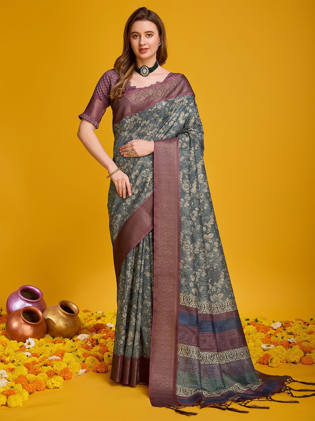 

Ishin Floral Printed Silk Woven Design Cotton Saree, Grey