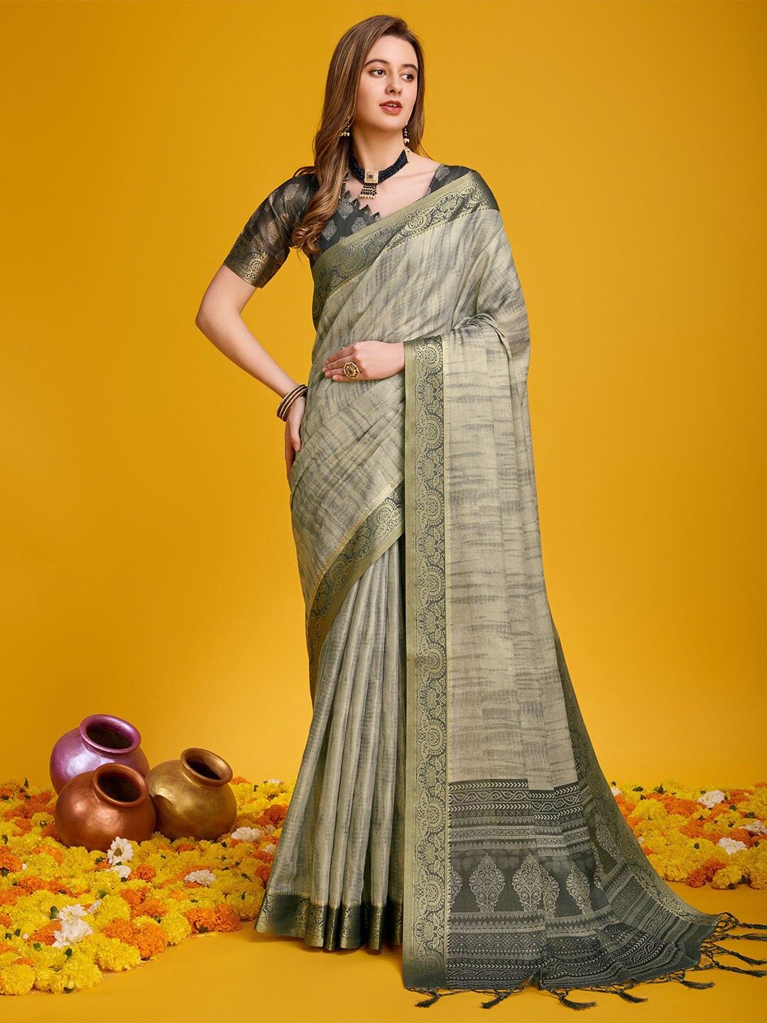 

Ishin Abstract Printed Zari Saree, Grey