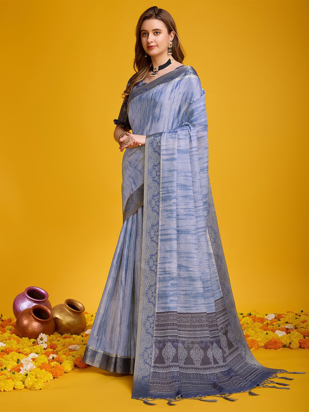 

Ishin Abstract Printed Zari Saree, Grey
