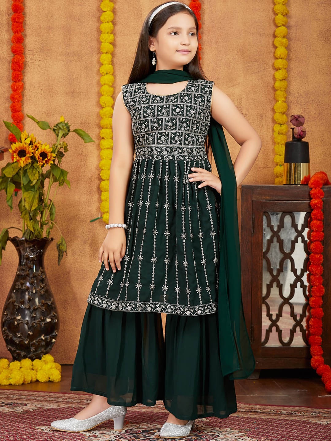 

Aarika Girls Floral Embroidered Regular Sequinned Kurta With Trousers & Dupatta, Green