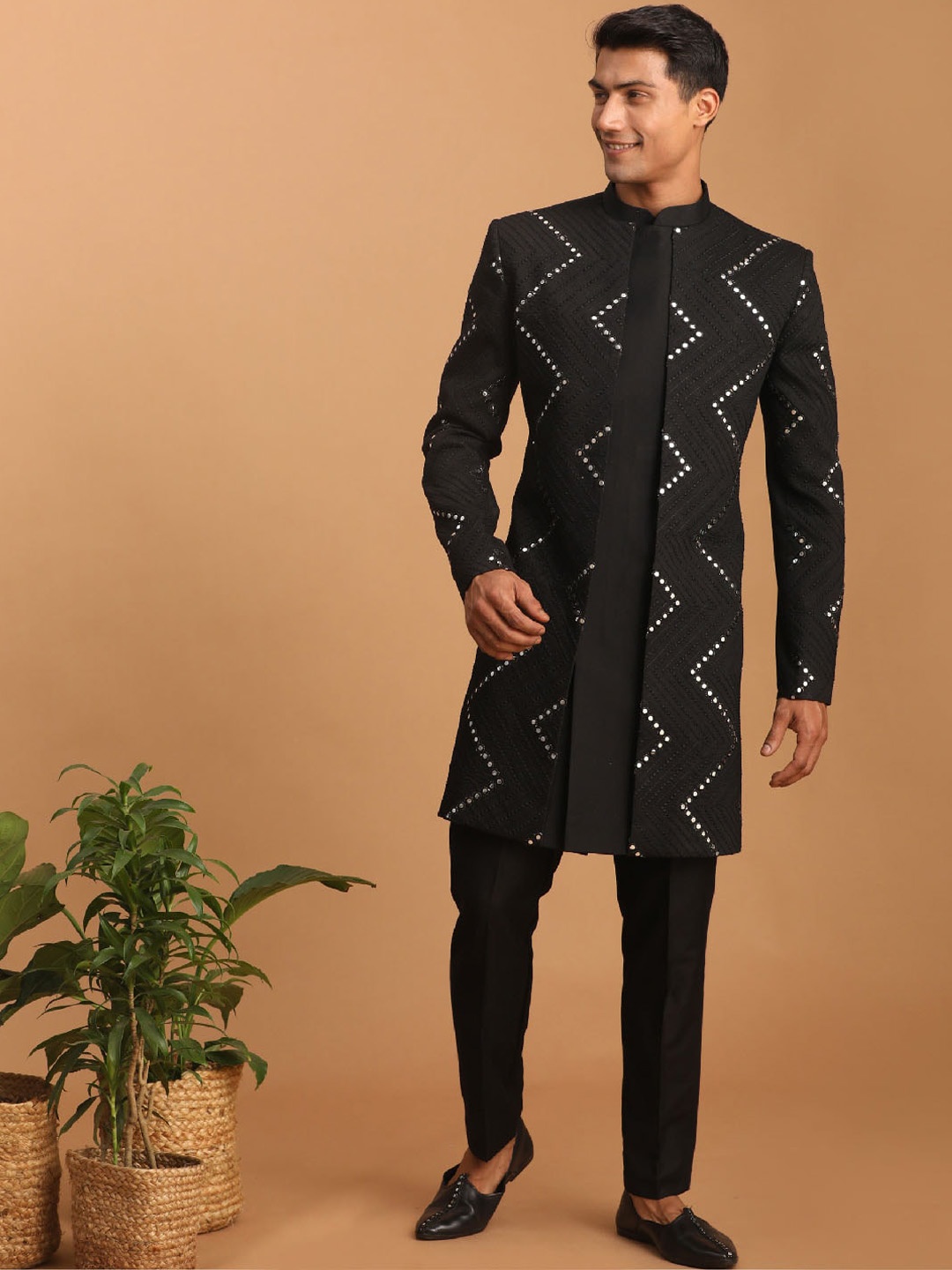 

VASTRAMAY Slim-Fit Embroidered Mirror Work Sherwani Set, Black